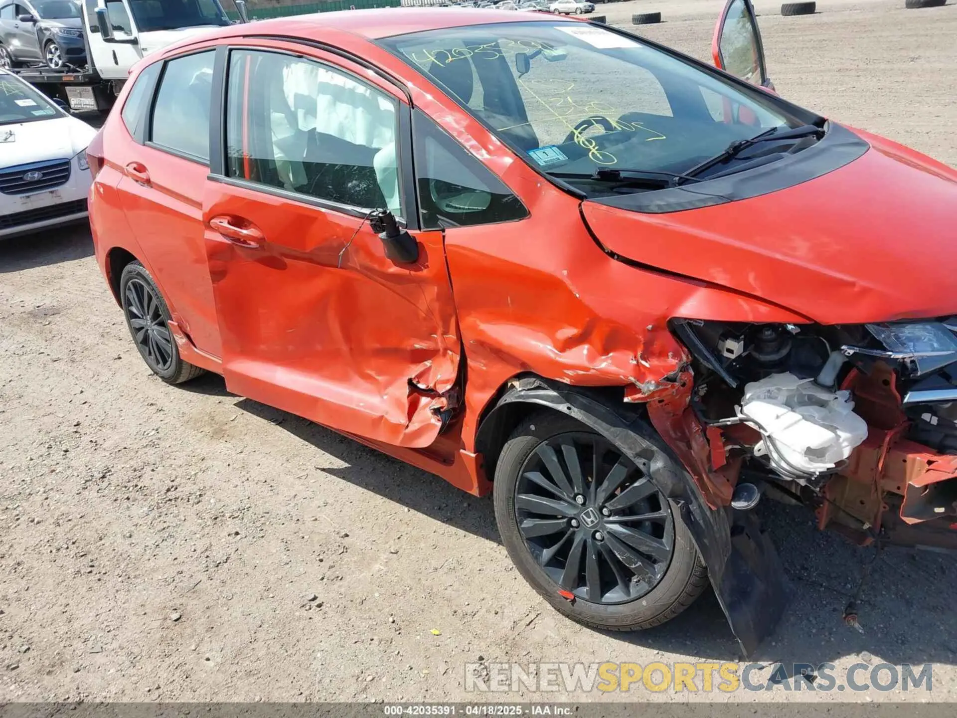 6 Photograph of a damaged car 3HGGK5H6XLM721475 HONDA FIT 2020