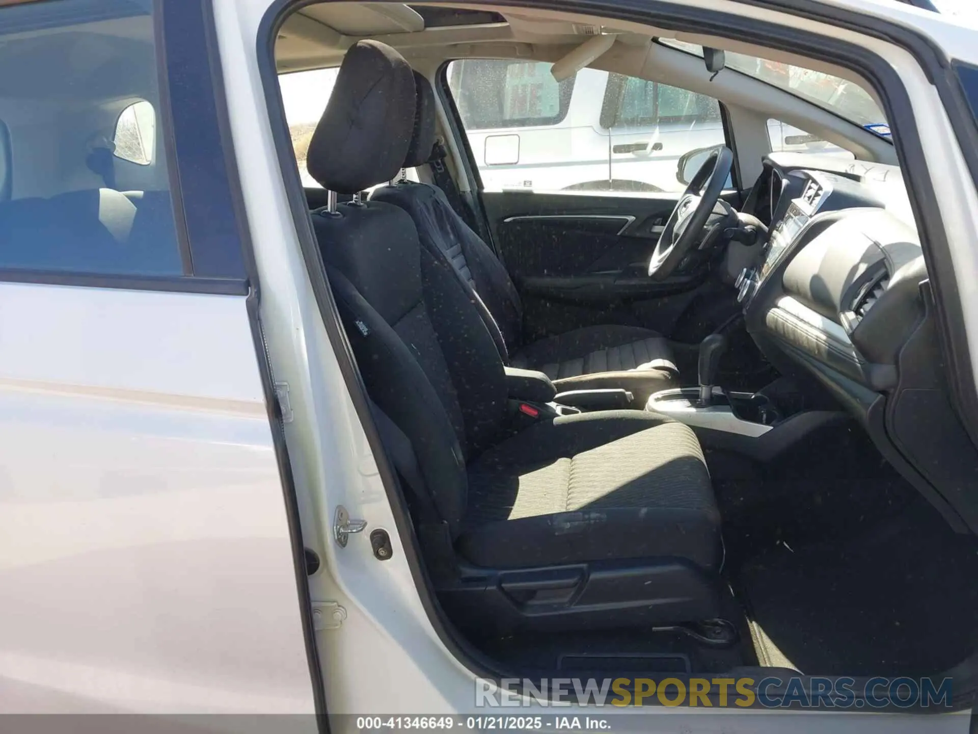 5 Photograph of a damaged car 3HGGK5H82LM703165 HONDA FIT 2020