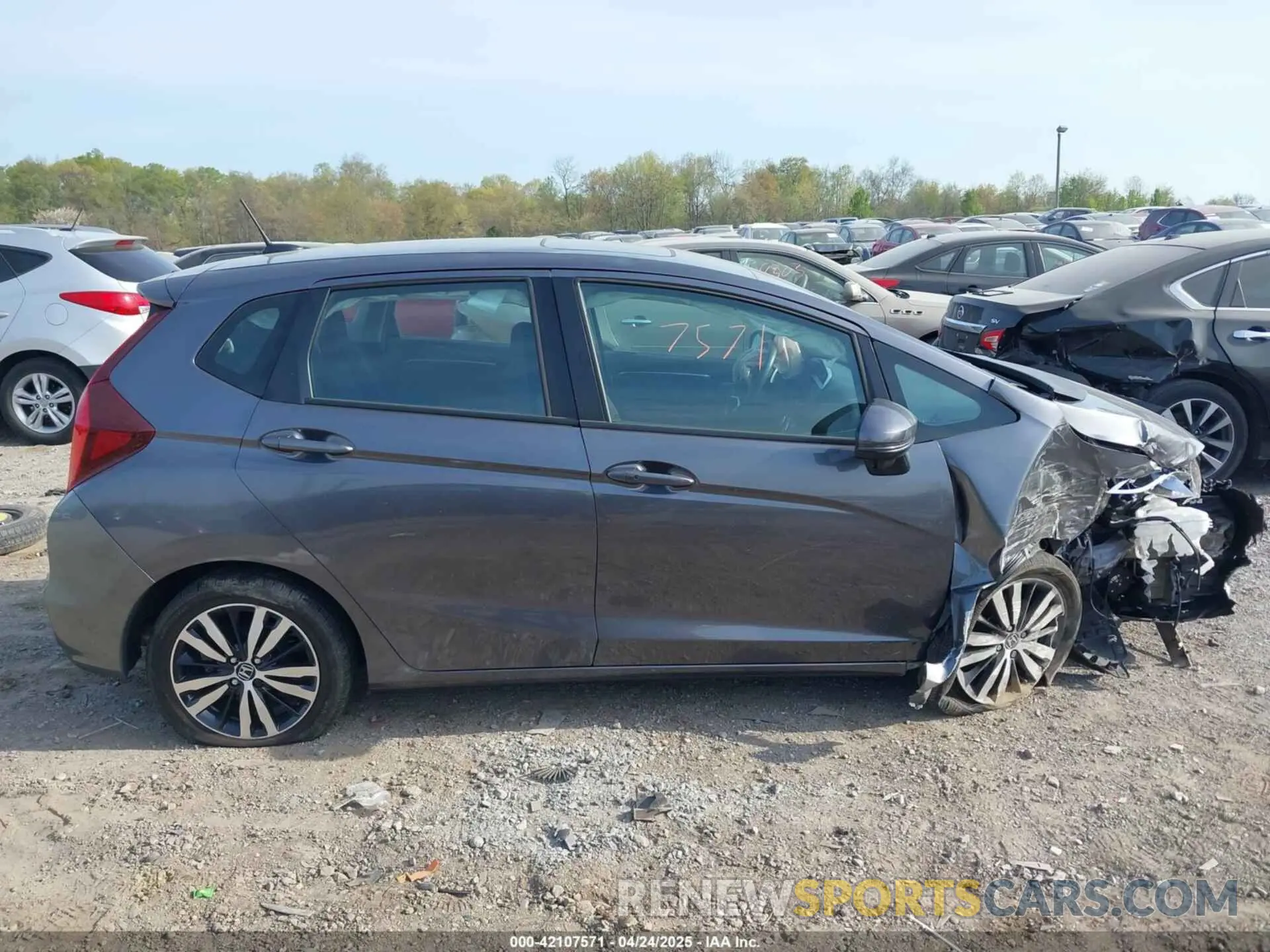 13 Photograph of a damaged car 3HGGK5H82LM731032 HONDA FIT 2020