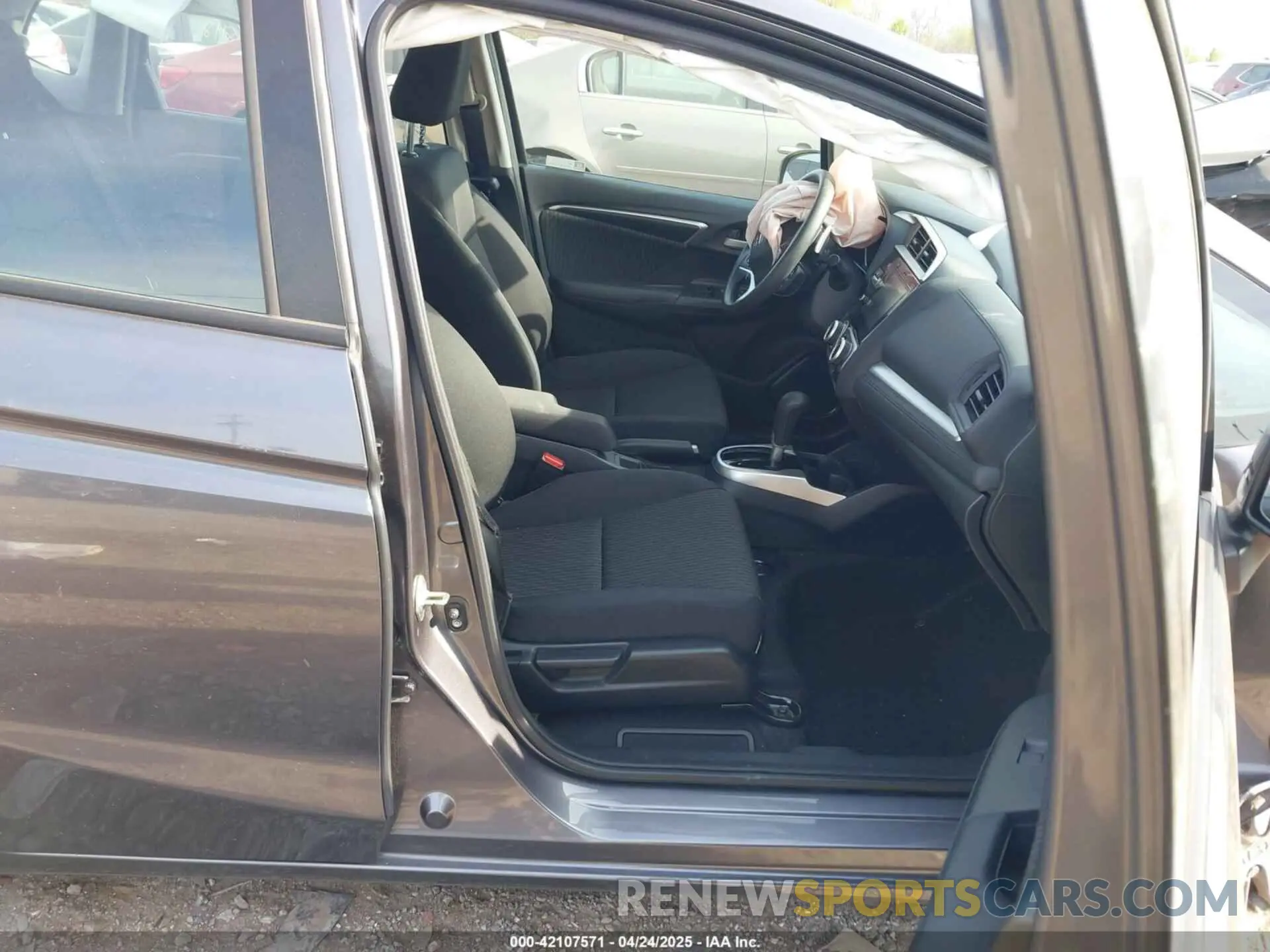 5 Photograph of a damaged car 3HGGK5H82LM731032 HONDA FIT 2020