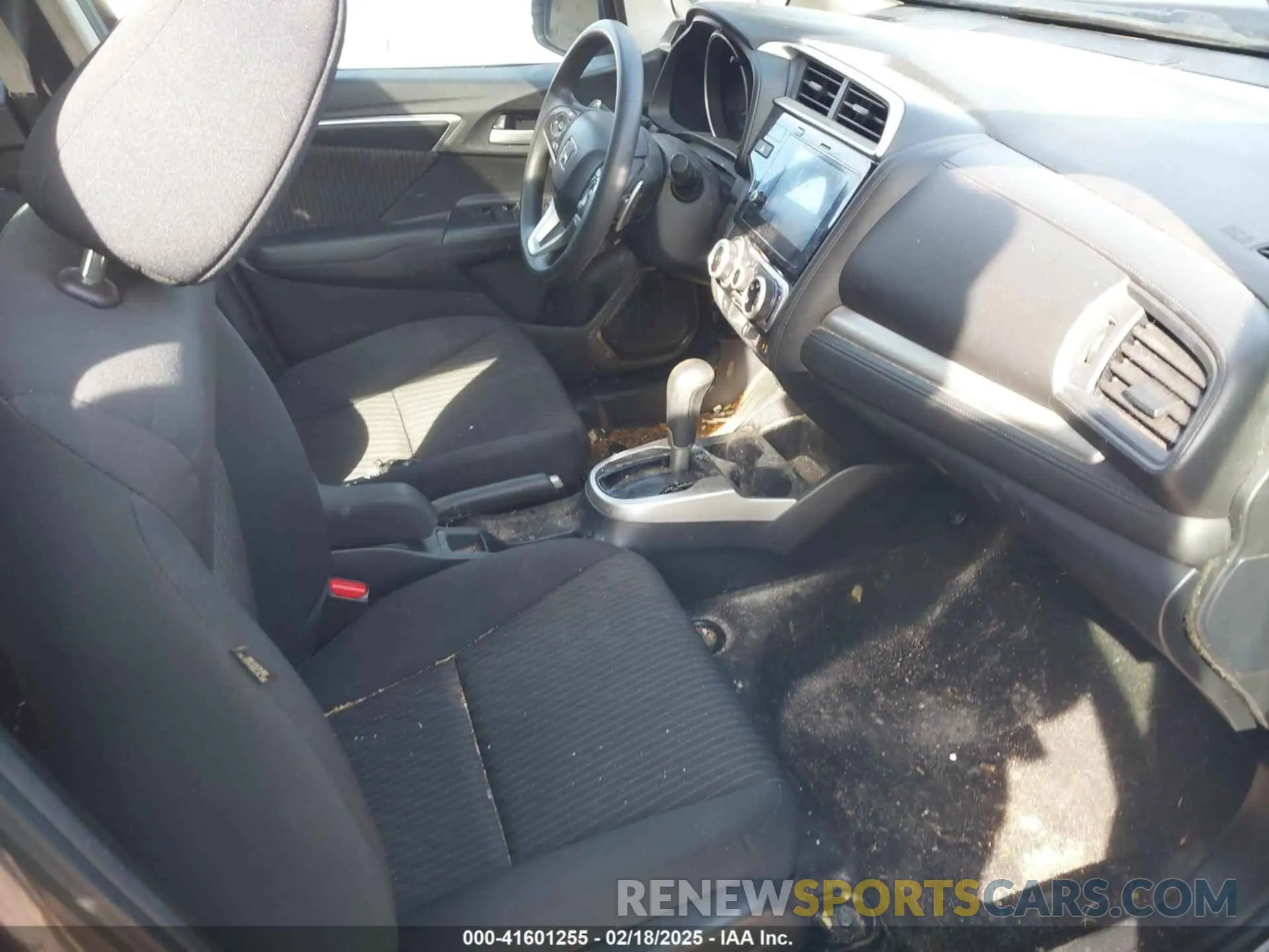 5 Photograph of a damaged car 3HGGK5H83LM712957 HONDA FIT 2020