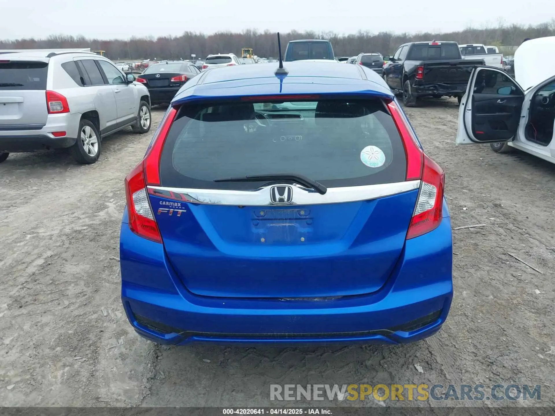 17 Photograph of a damaged car 3HGGK5H85LM719666 HONDA FIT 2020