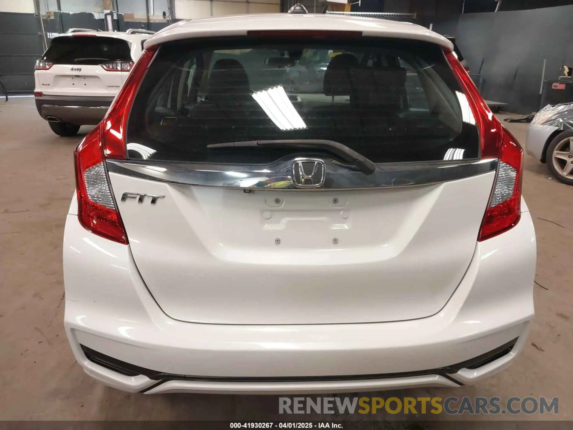 17 Photograph of a damaged car 3HGGK5H86LM702469 HONDA FIT 2020