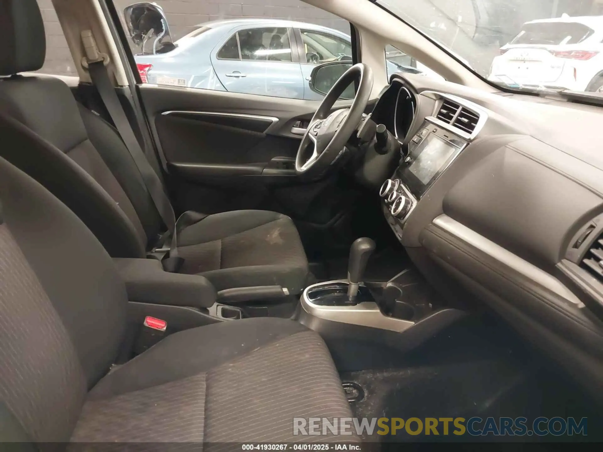 5 Photograph of a damaged car 3HGGK5H86LM702469 HONDA FIT 2020