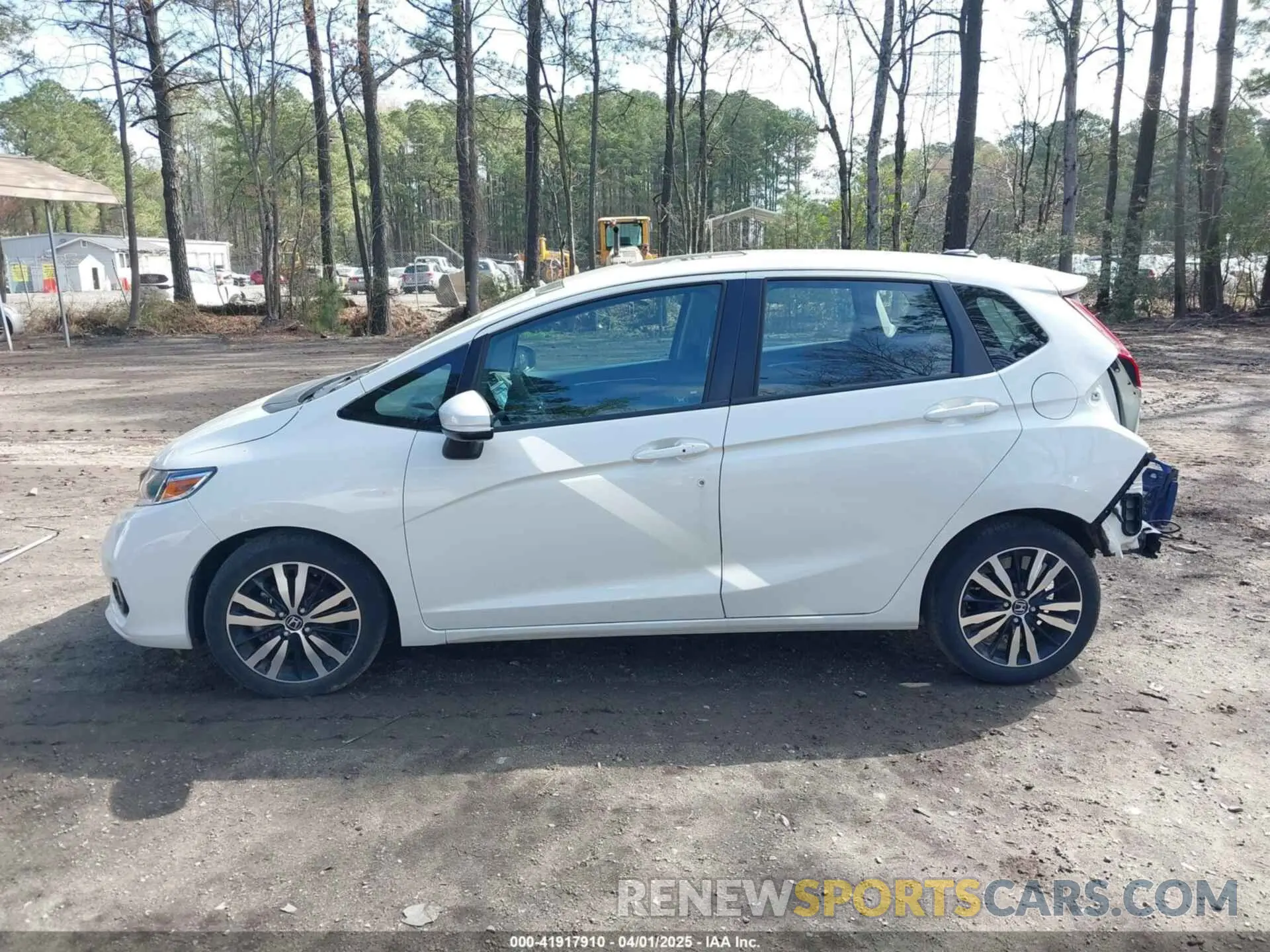 15 Photograph of a damaged car 3HGGK5H86LM704254 HONDA FIT 2020