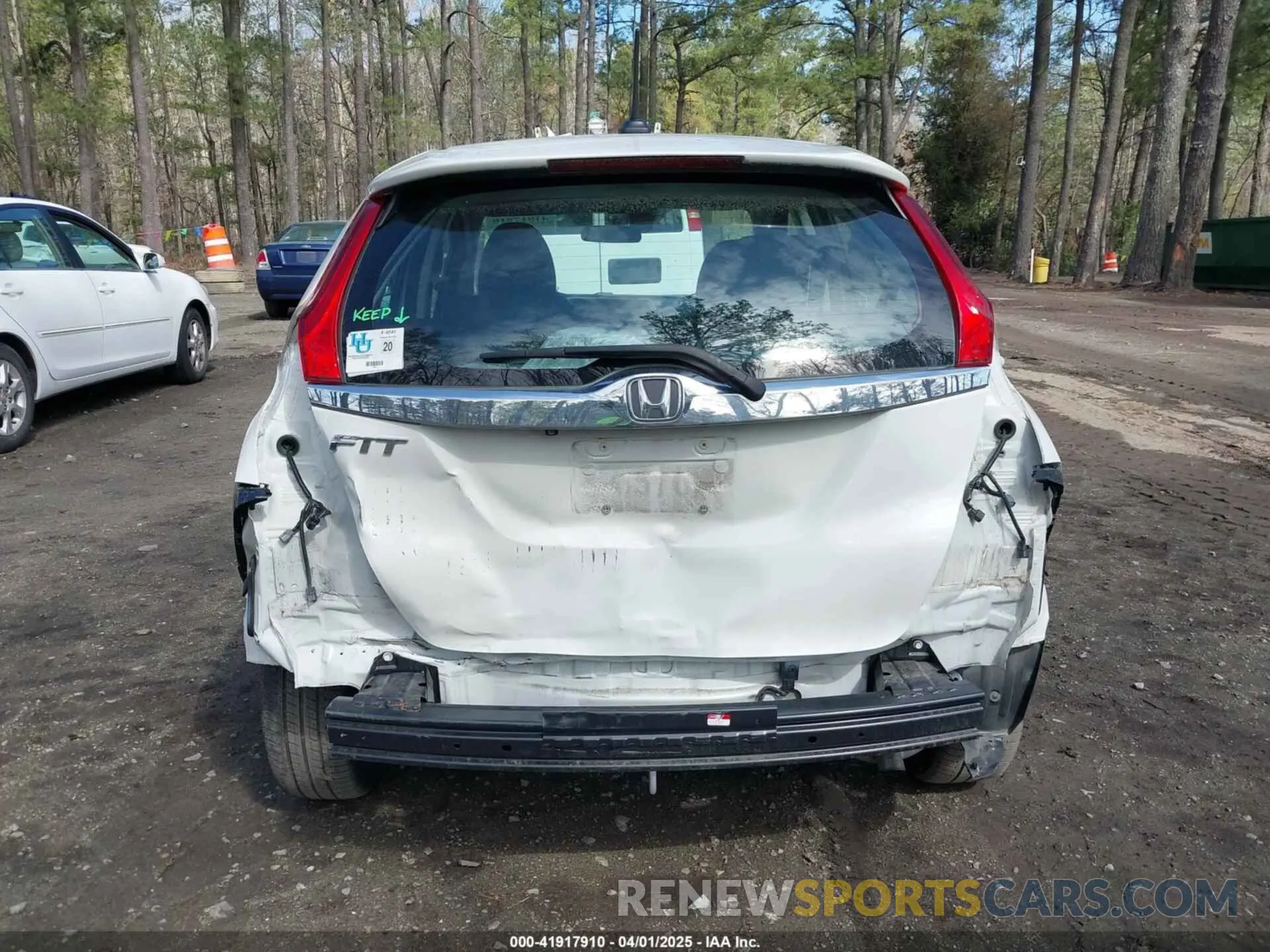 17 Photograph of a damaged car 3HGGK5H86LM704254 HONDA FIT 2020
