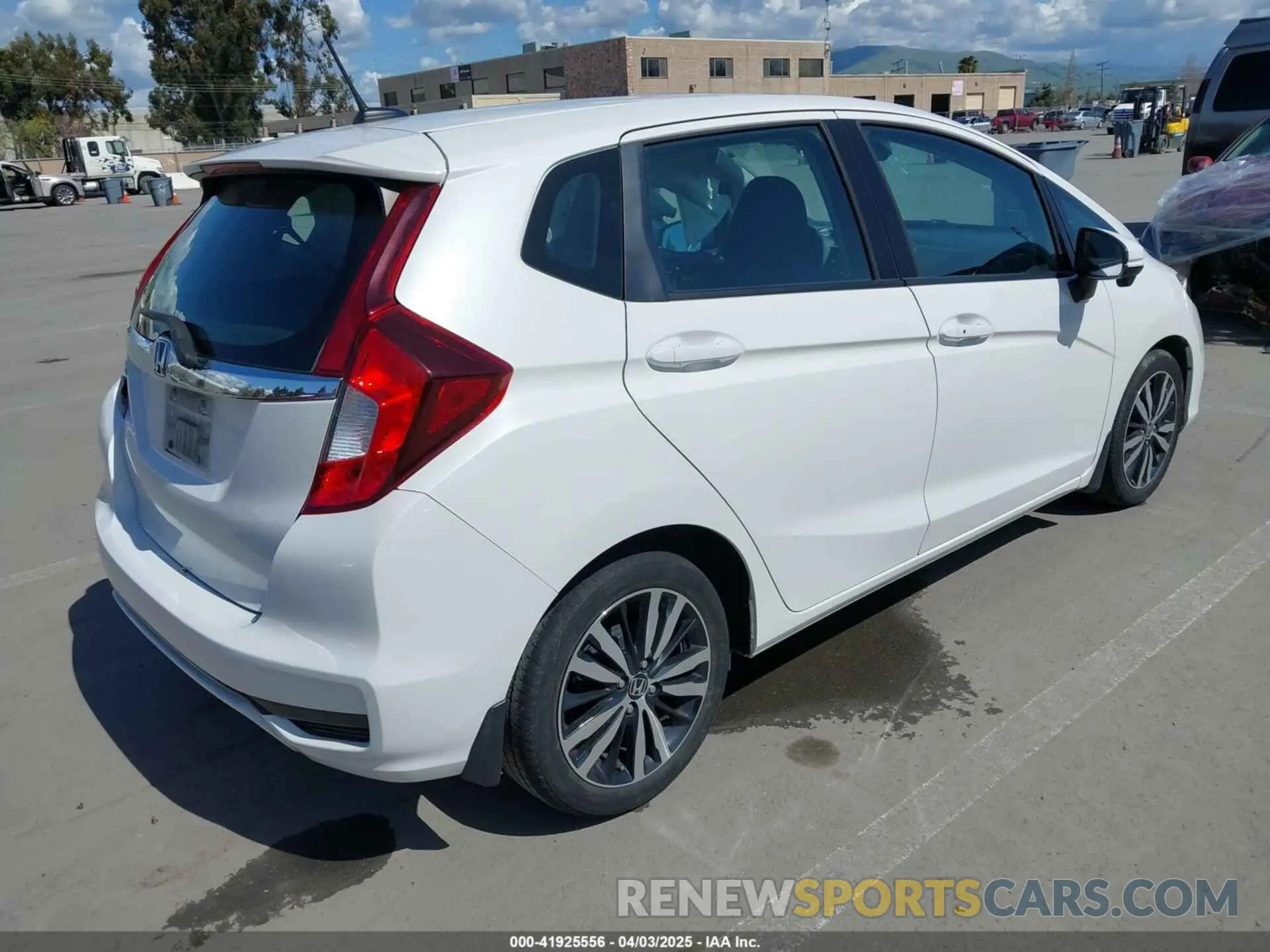 4 Photograph of a damaged car 3HGGK5H87LM732810 HONDA FIT 2020