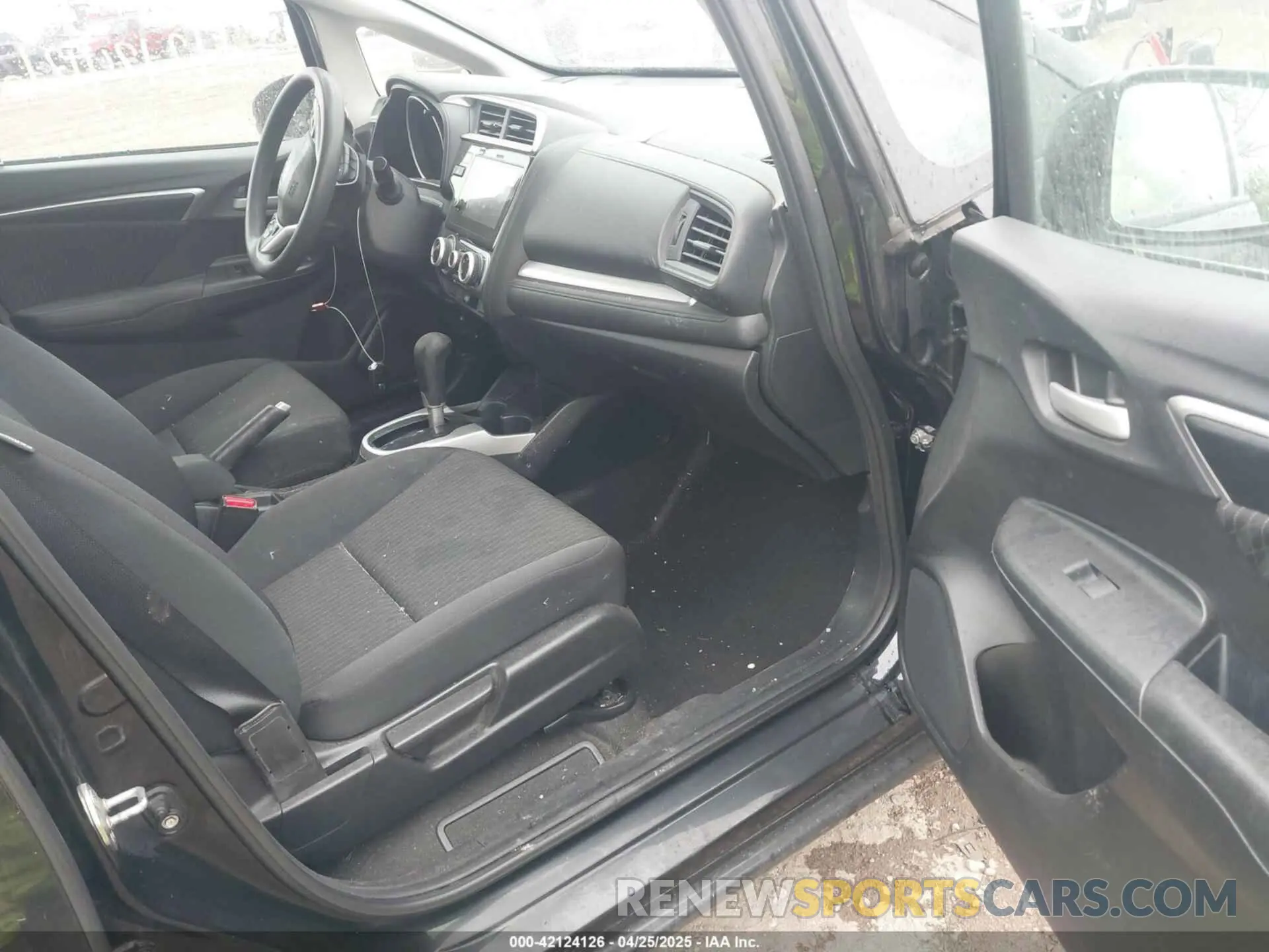 5 Photograph of a damaged car 3HGGK5H88LM716504 HONDA FIT 2020