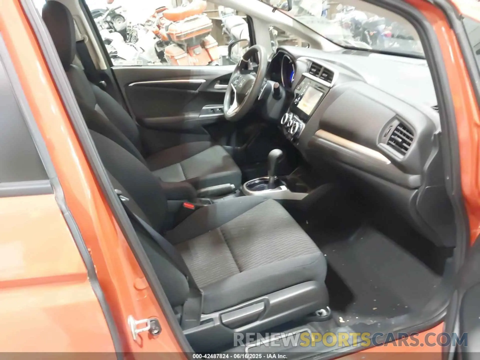 5 Photograph of a damaged car 3HGGK5H88LM729821 HONDA FIT 2020