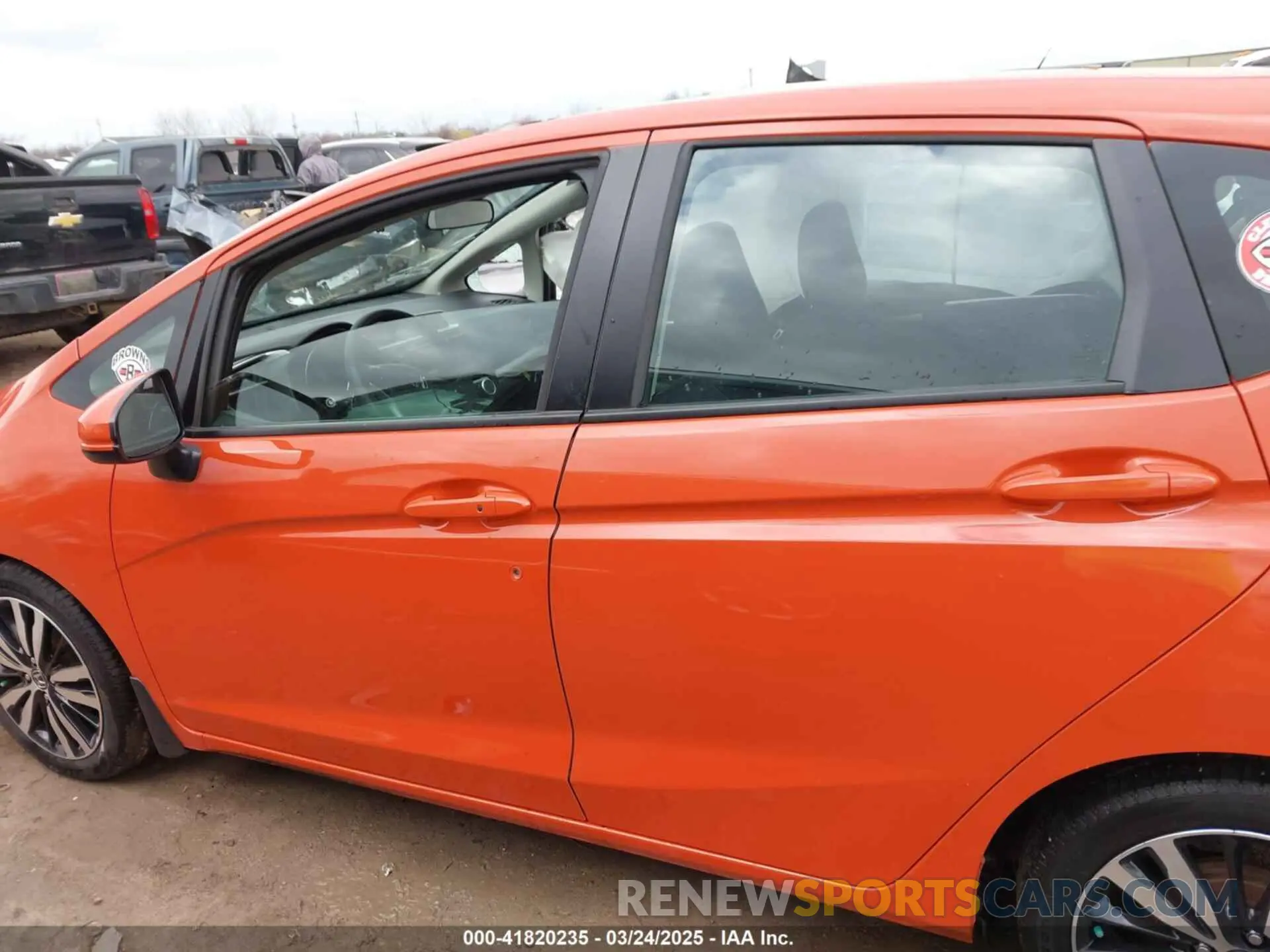 15 Photograph of a damaged car 3HGGK5H8XLM709232 HONDA FIT 2020