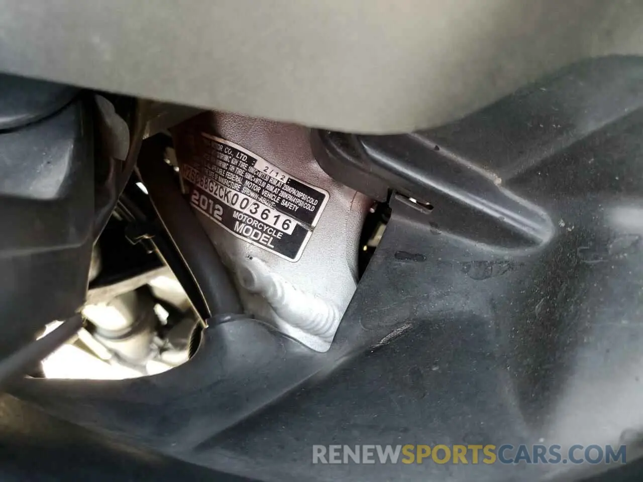 10 Photograph of a damaged car JH2SC68G2CK003616 HONDA GL CYCLE 2012