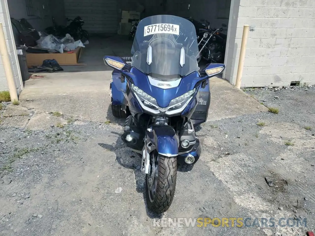 2 Photograph of a damaged car JH2SC7955JK000631 HONDA GL CYCLE 2018