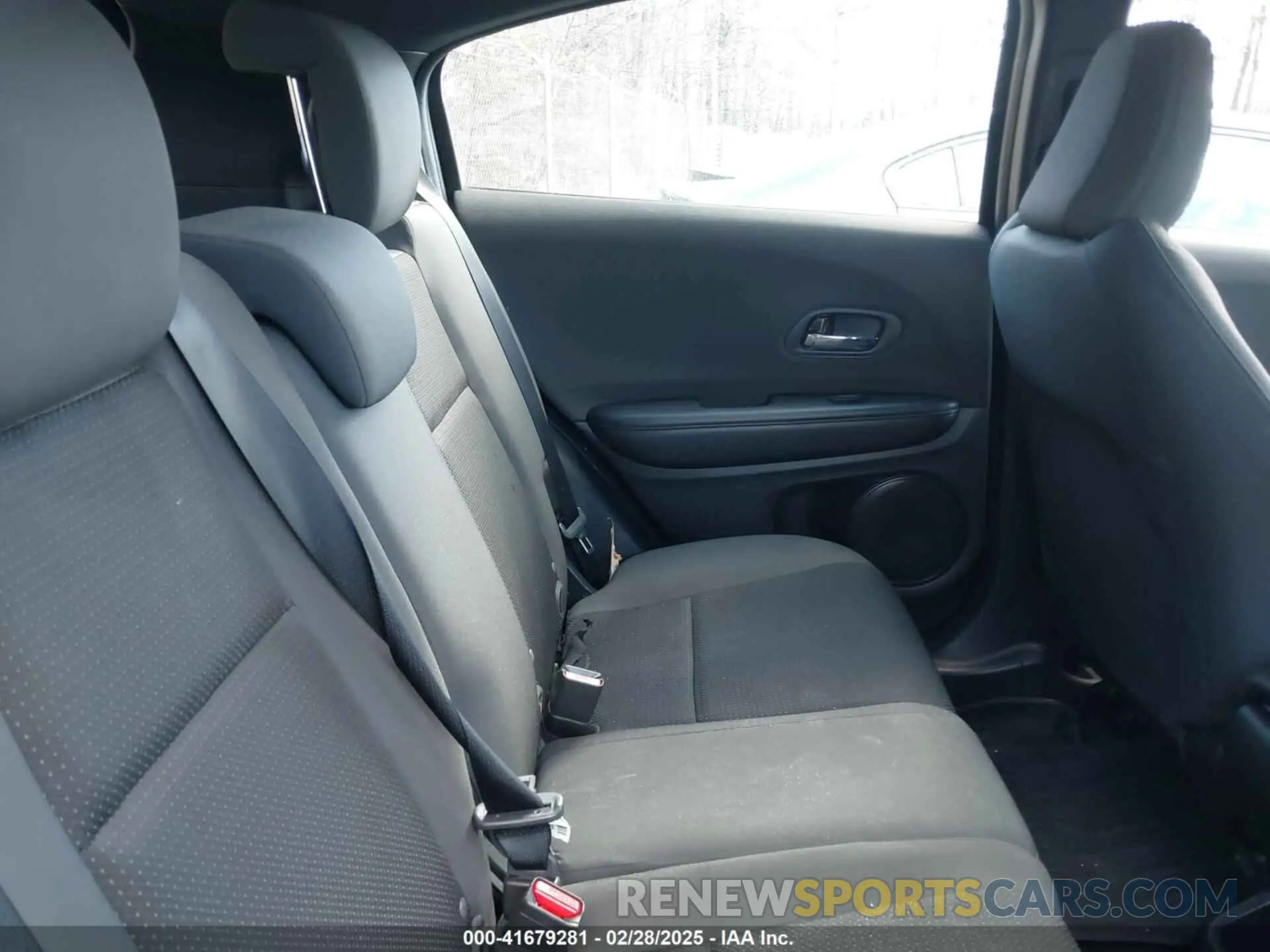 8 Photograph of a damaged car 3CZRU5H10KM726165 HONDA HR-V 2019