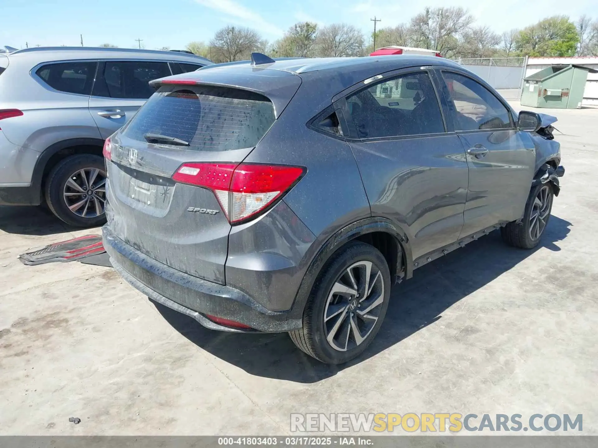 4 Photograph of a damaged car 3CZRU5H11KG701399 HONDA HR-V 2019