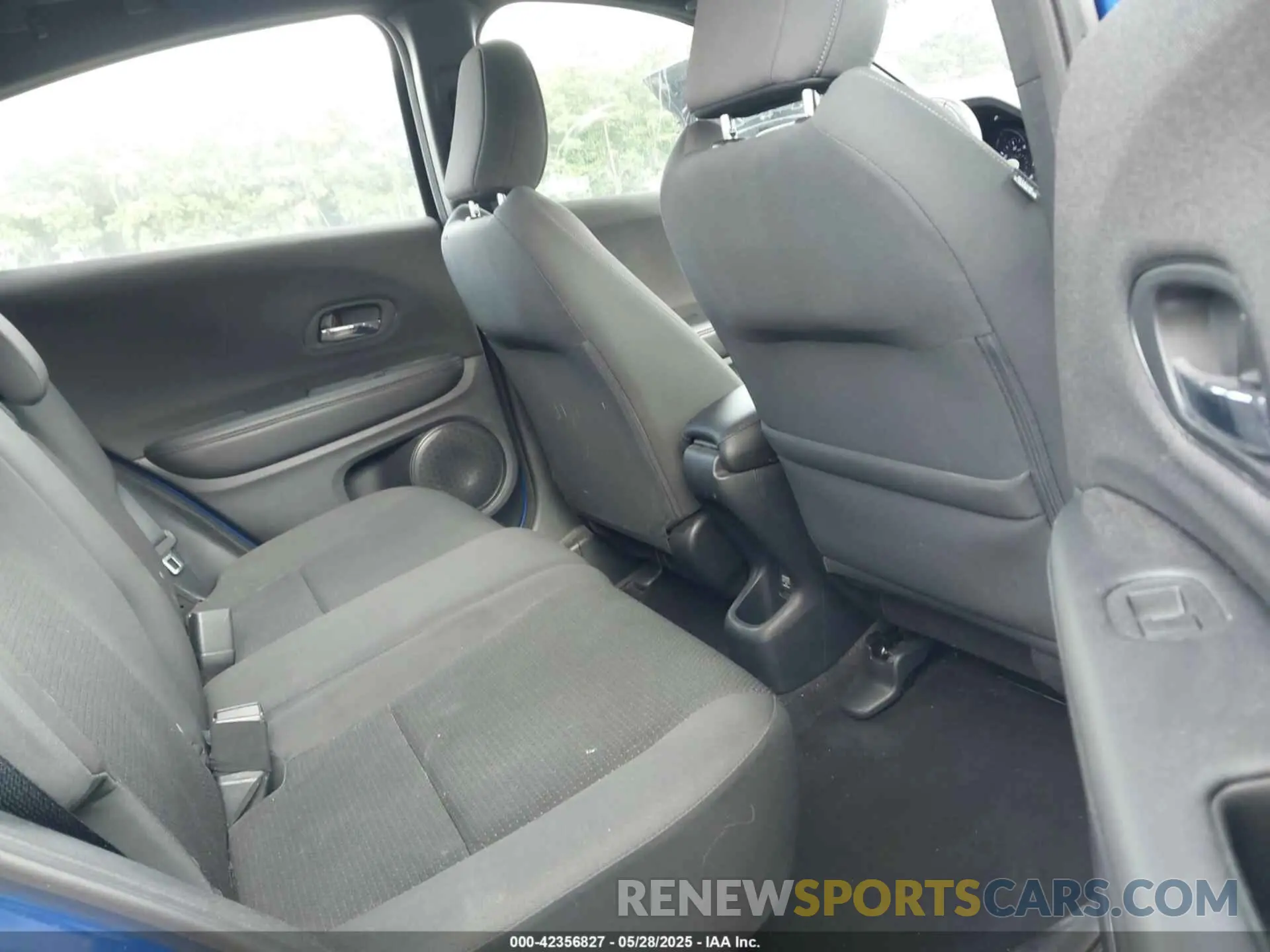8 Photograph of a damaged car 3CZRU5H12KG701685 HONDA HR-V 2019