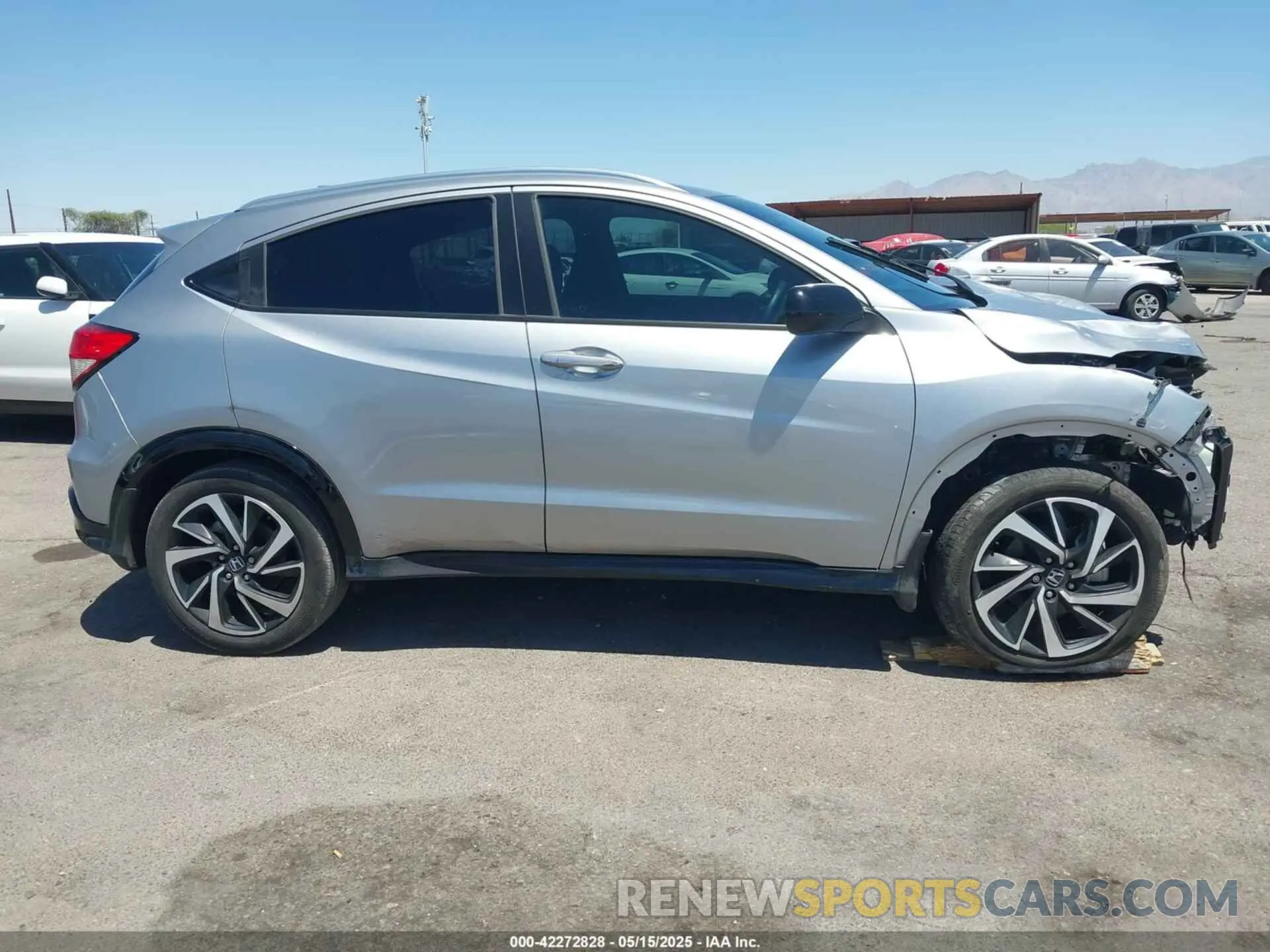 13 Photograph of a damaged car 3CZRU5H12KG706059 HONDA HR-V 2019