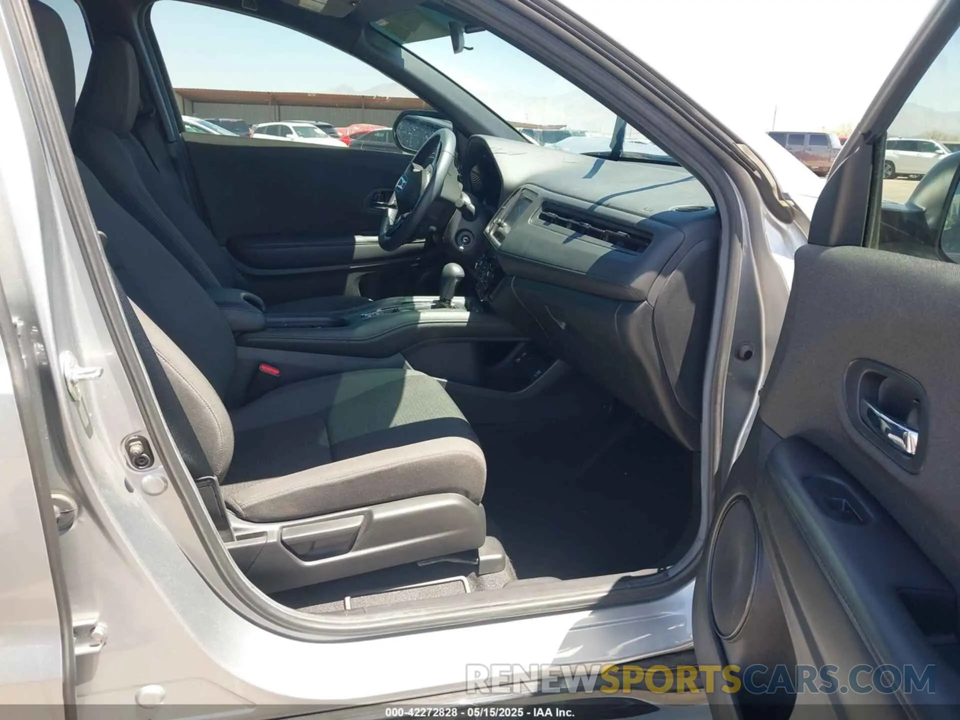 5 Photograph of a damaged car 3CZRU5H12KG706059 HONDA HR-V 2019