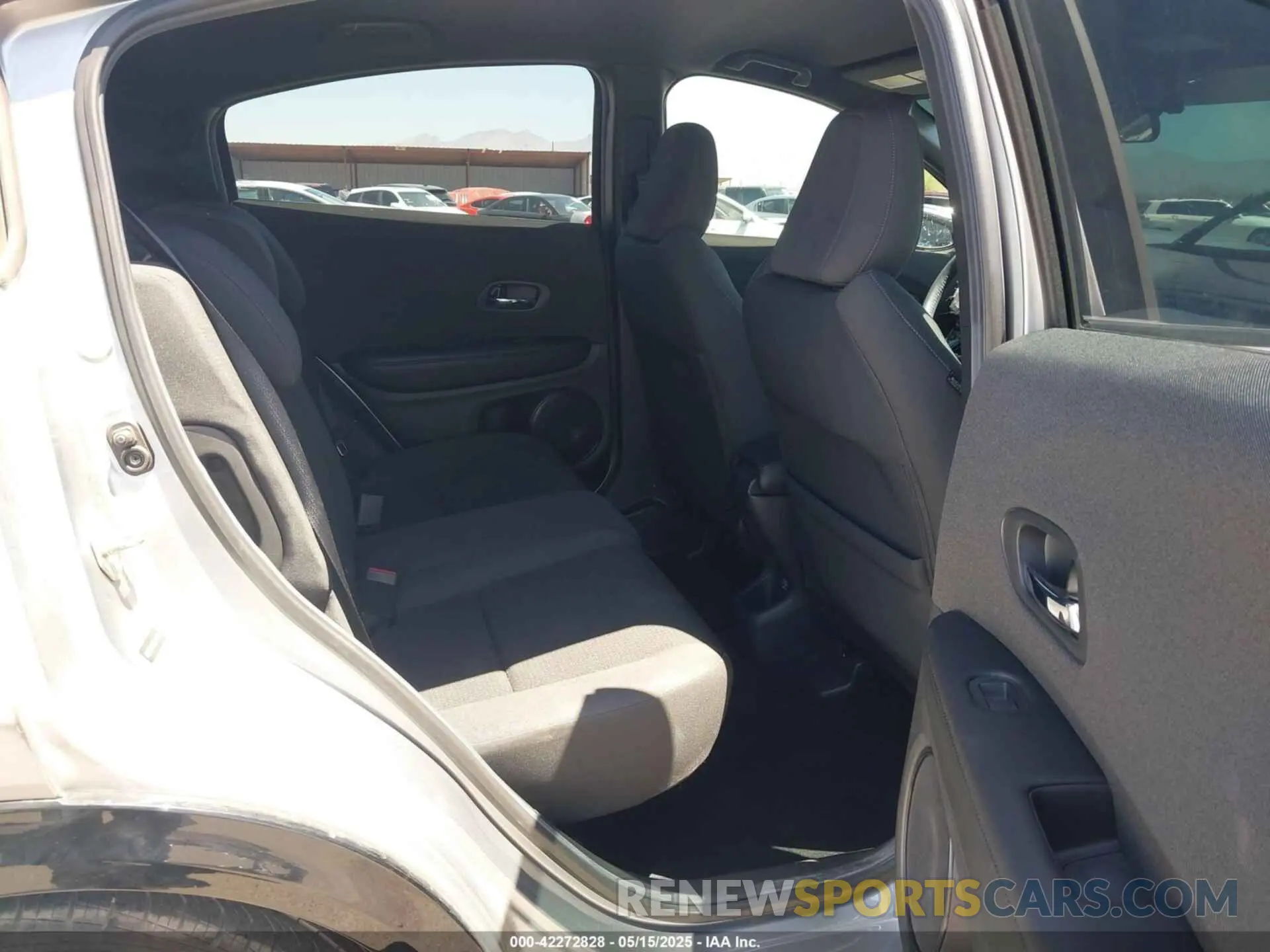 8 Photograph of a damaged car 3CZRU5H12KG706059 HONDA HR-V 2019