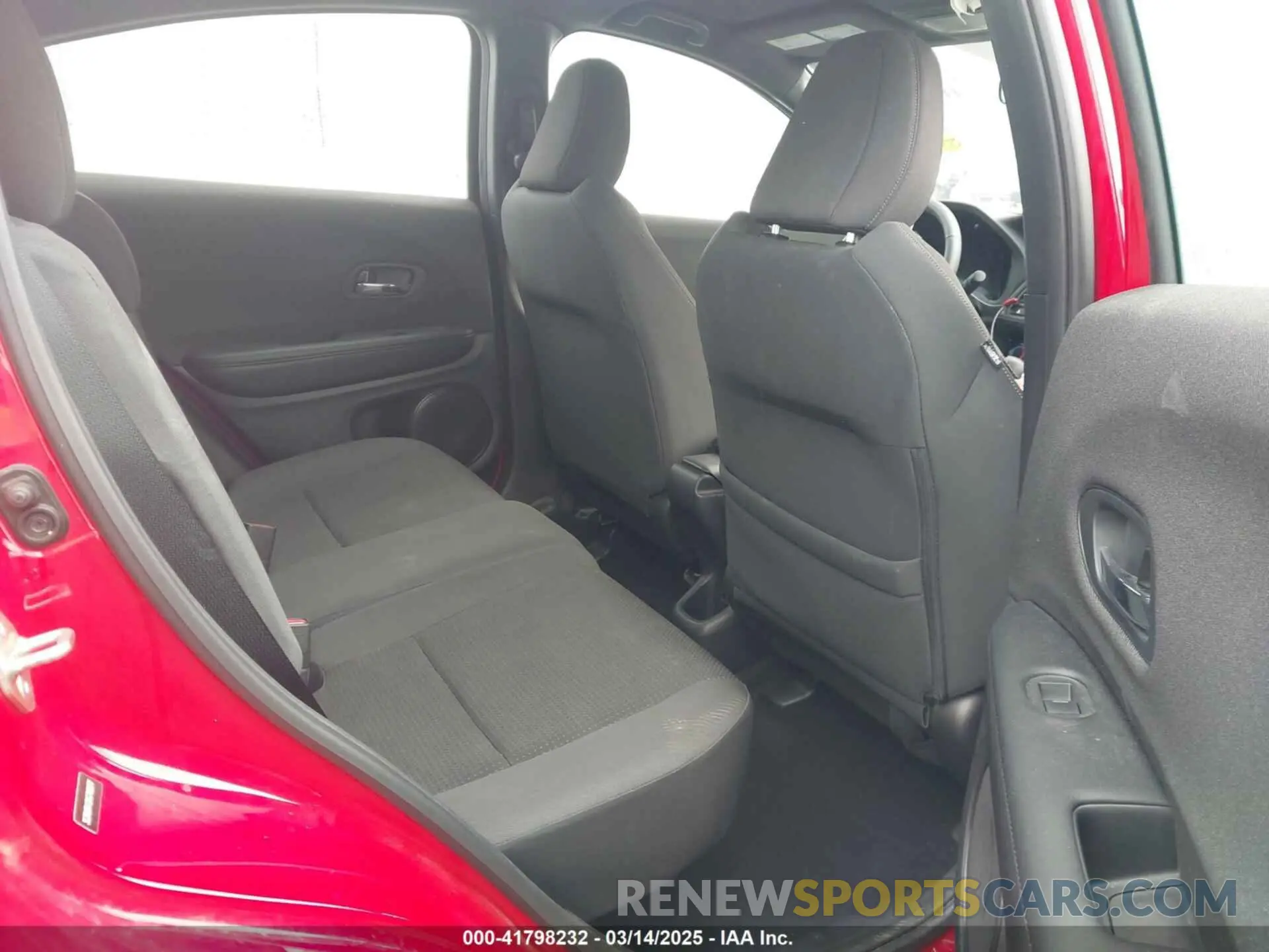 8 Photograph of a damaged car 3CZRU5H12KG706577 HONDA HR-V 2019