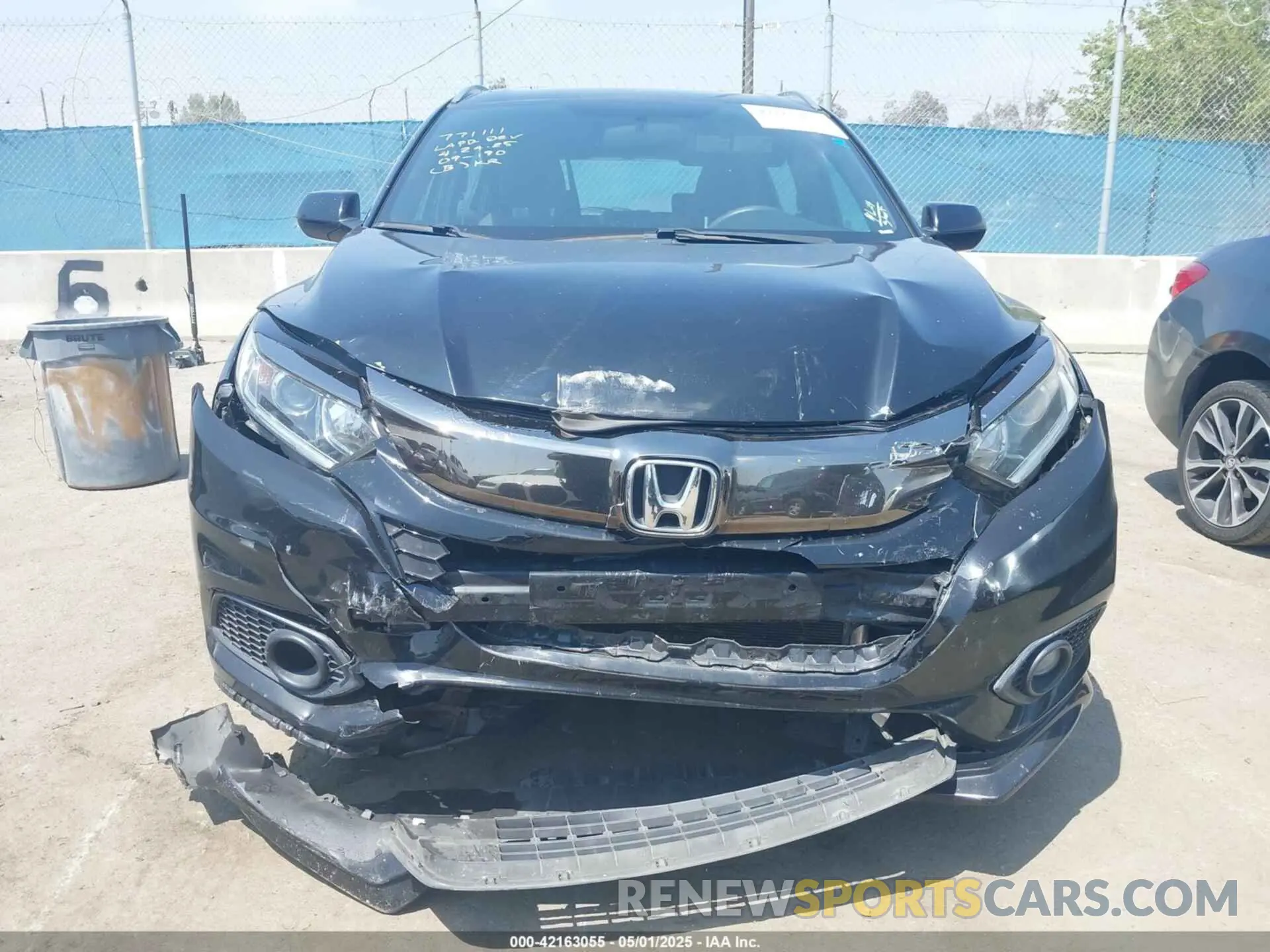 12 Photograph of a damaged car 3CZRU5H12KM725728 HONDA HR-V 2019