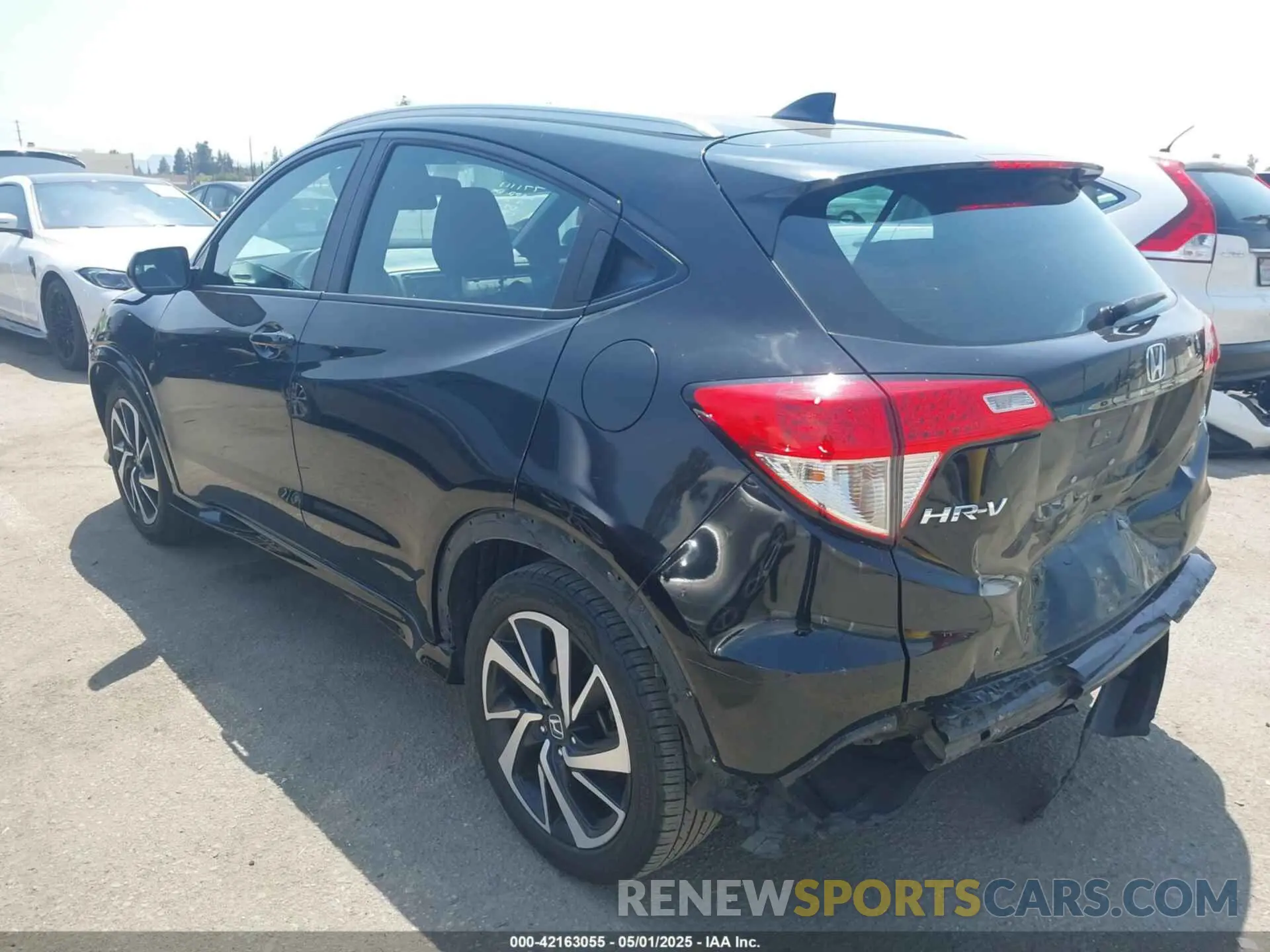 3 Photograph of a damaged car 3CZRU5H12KM725728 HONDA HR-V 2019