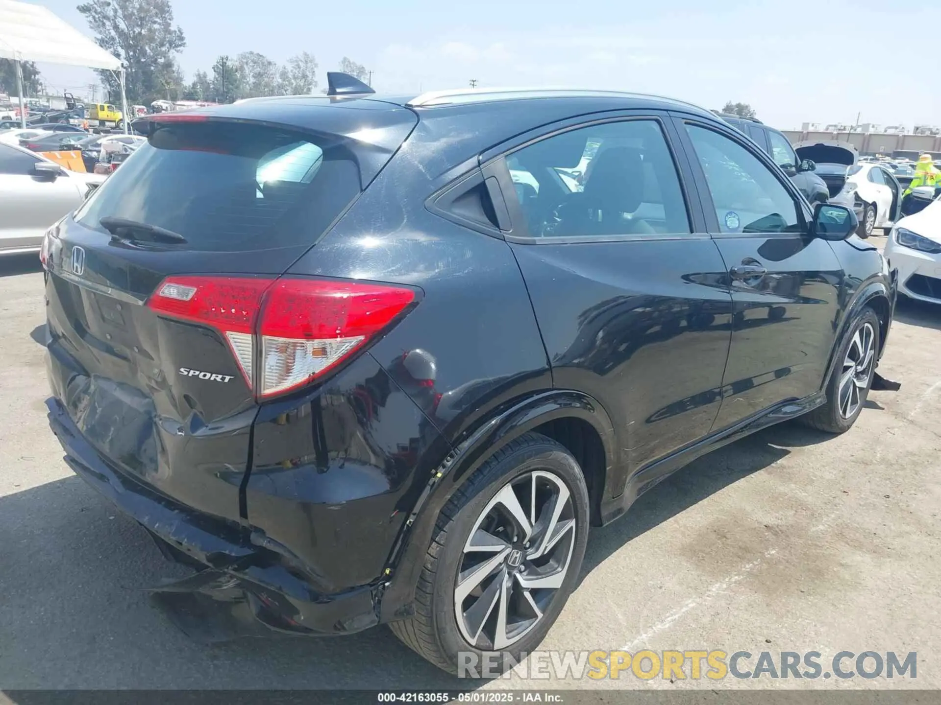 4 Photograph of a damaged car 3CZRU5H12KM725728 HONDA HR-V 2019