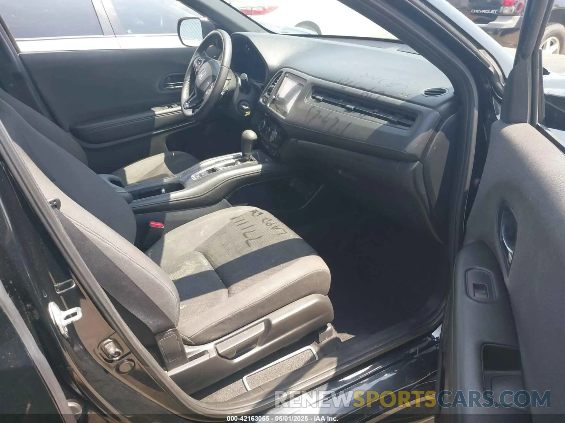 5 Photograph of a damaged car 3CZRU5H12KM725728 HONDA HR-V 2019