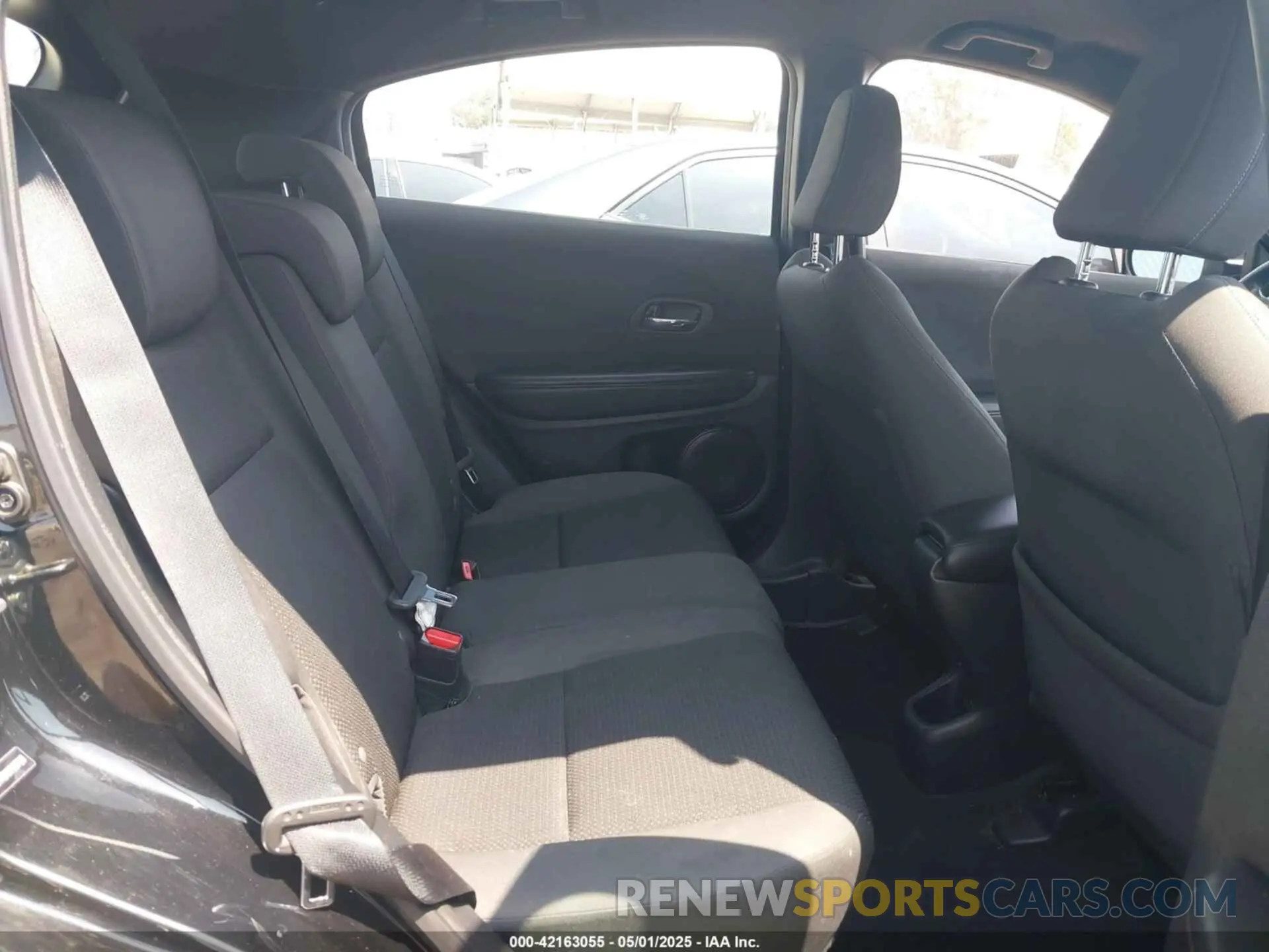 8 Photograph of a damaged car 3CZRU5H12KM725728 HONDA HR-V 2019