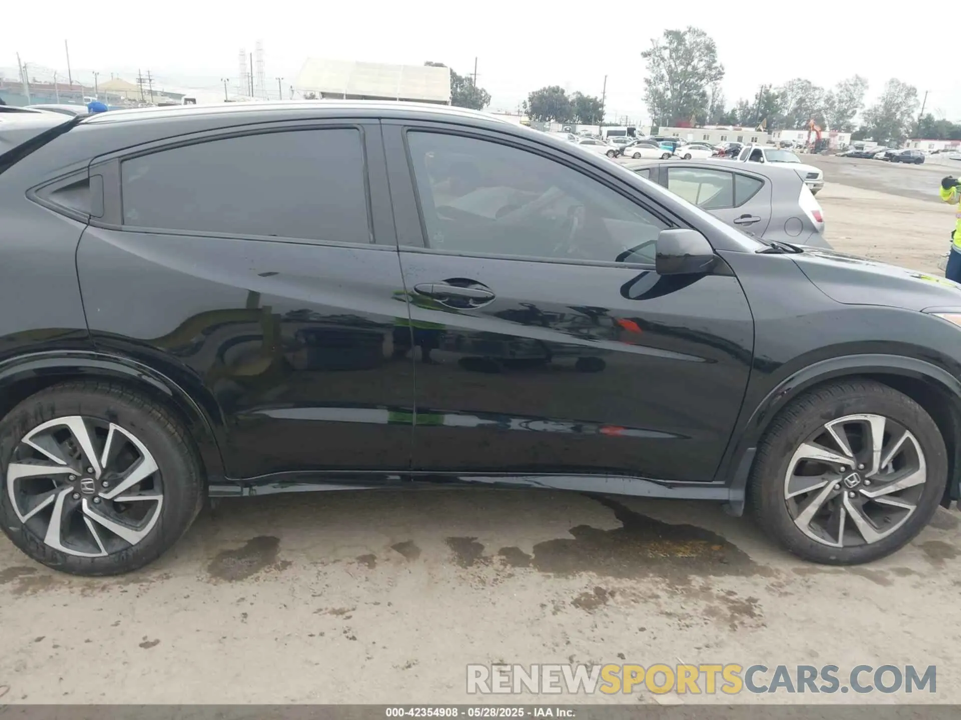 14 Photograph of a damaged car 3CZRU5H12KM726569 HONDA HR-V 2019
