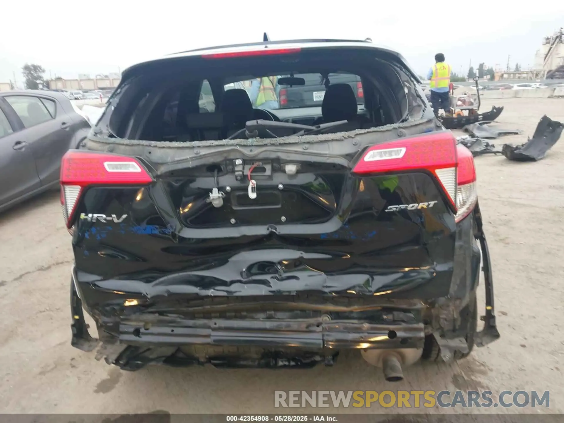 17 Photograph of a damaged car 3CZRU5H12KM726569 HONDA HR-V 2019