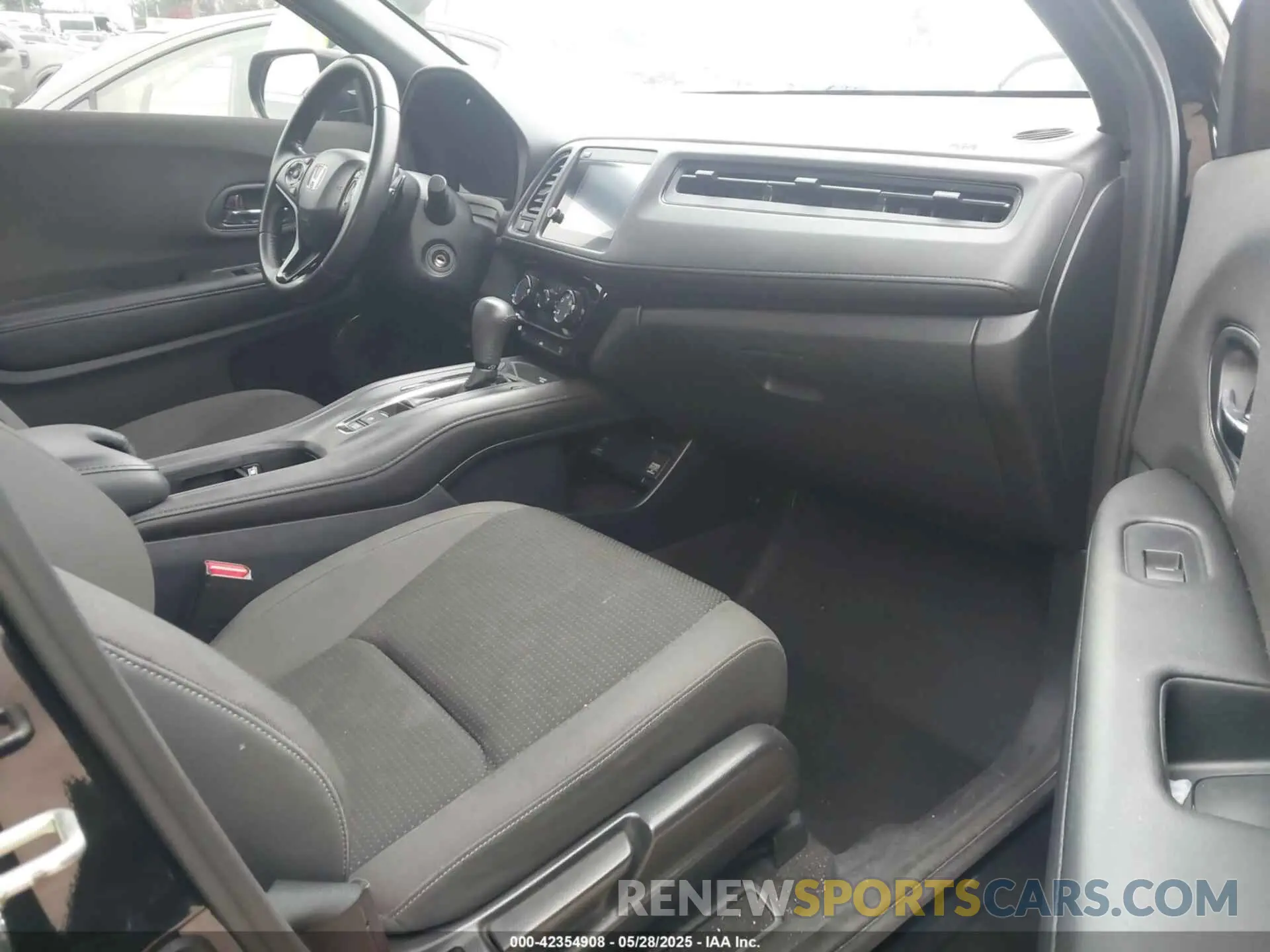 5 Photograph of a damaged car 3CZRU5H12KM726569 HONDA HR-V 2019