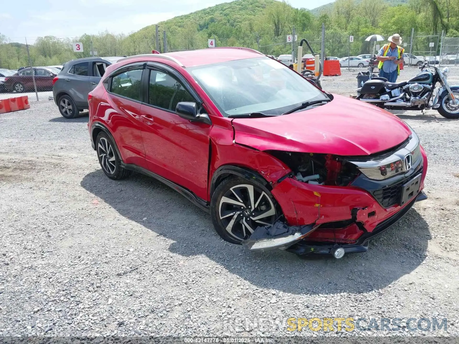 1 Photograph of a damaged car 3CZRU5H13KG703235 HONDA HR-V 2019