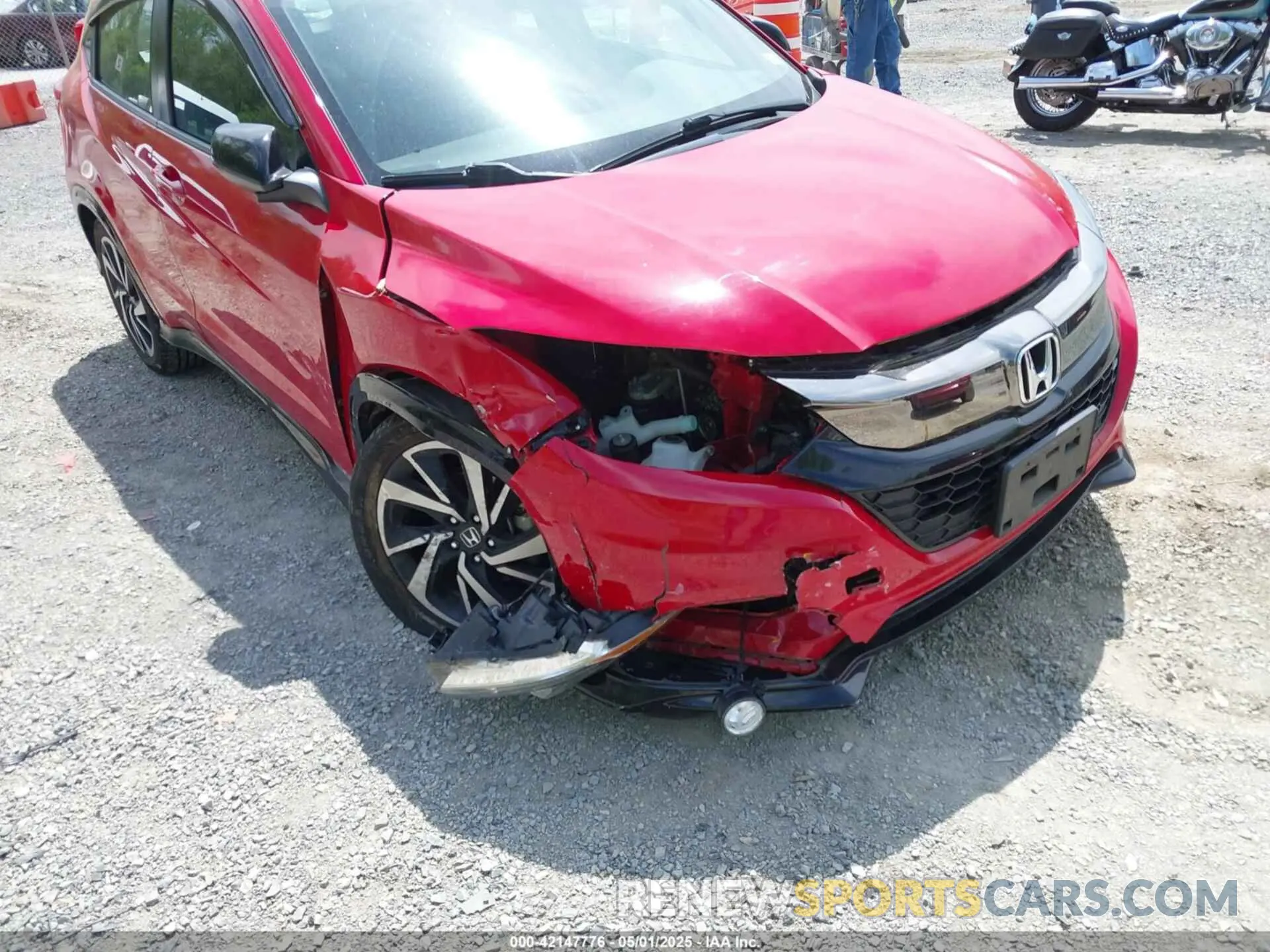 17 Photograph of a damaged car 3CZRU5H13KG703235 HONDA HR-V 2019