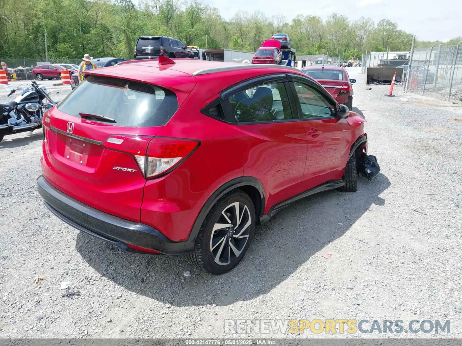 4 Photograph of a damaged car 3CZRU5H13KG703235 HONDA HR-V 2019