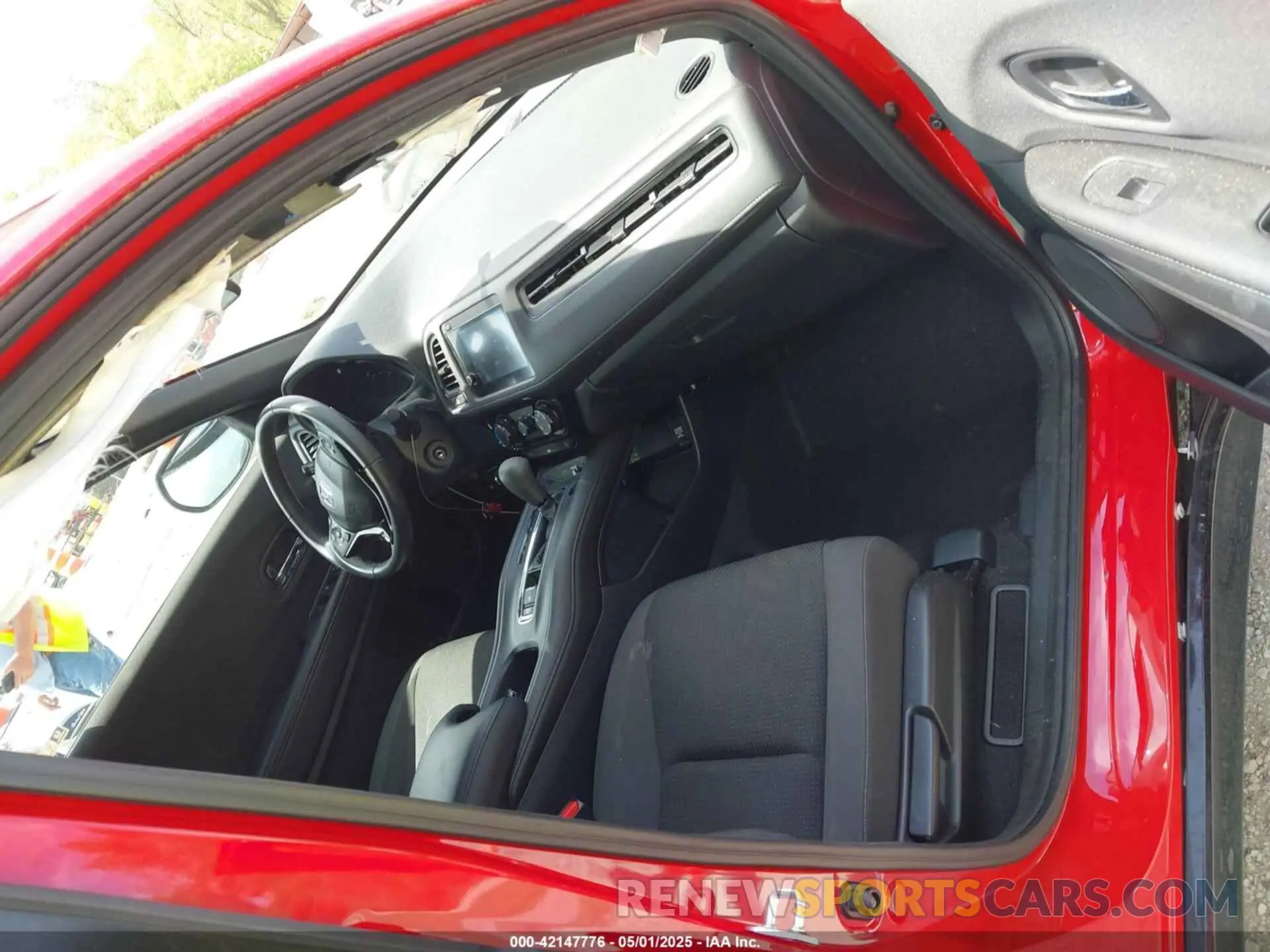 5 Photograph of a damaged car 3CZRU5H13KG703235 HONDA HR-V 2019