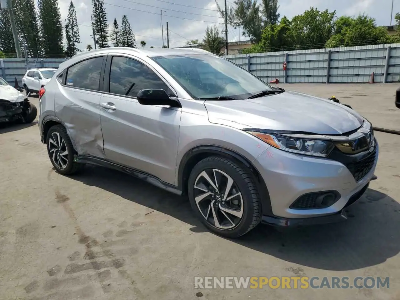 4 Photograph of a damaged car 3CZRU5H13KG706703 HONDA HR-V 2019