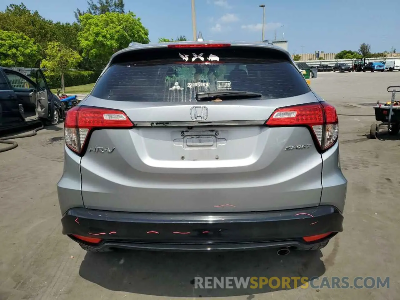 6 Photograph of a damaged car 3CZRU5H13KG706703 HONDA HR-V 2019
