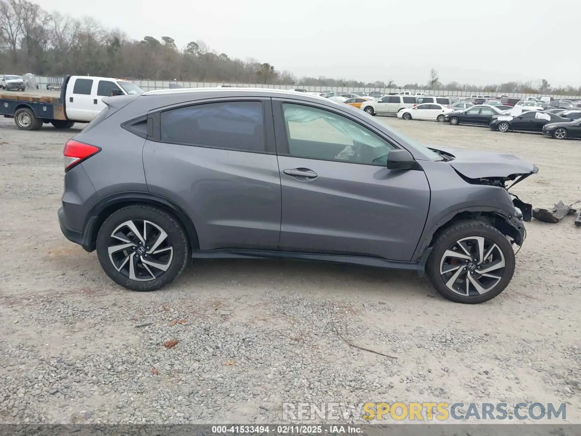 13 Photograph of a damaged car 3CZRU5H13KG709181 HONDA HR-V 2019