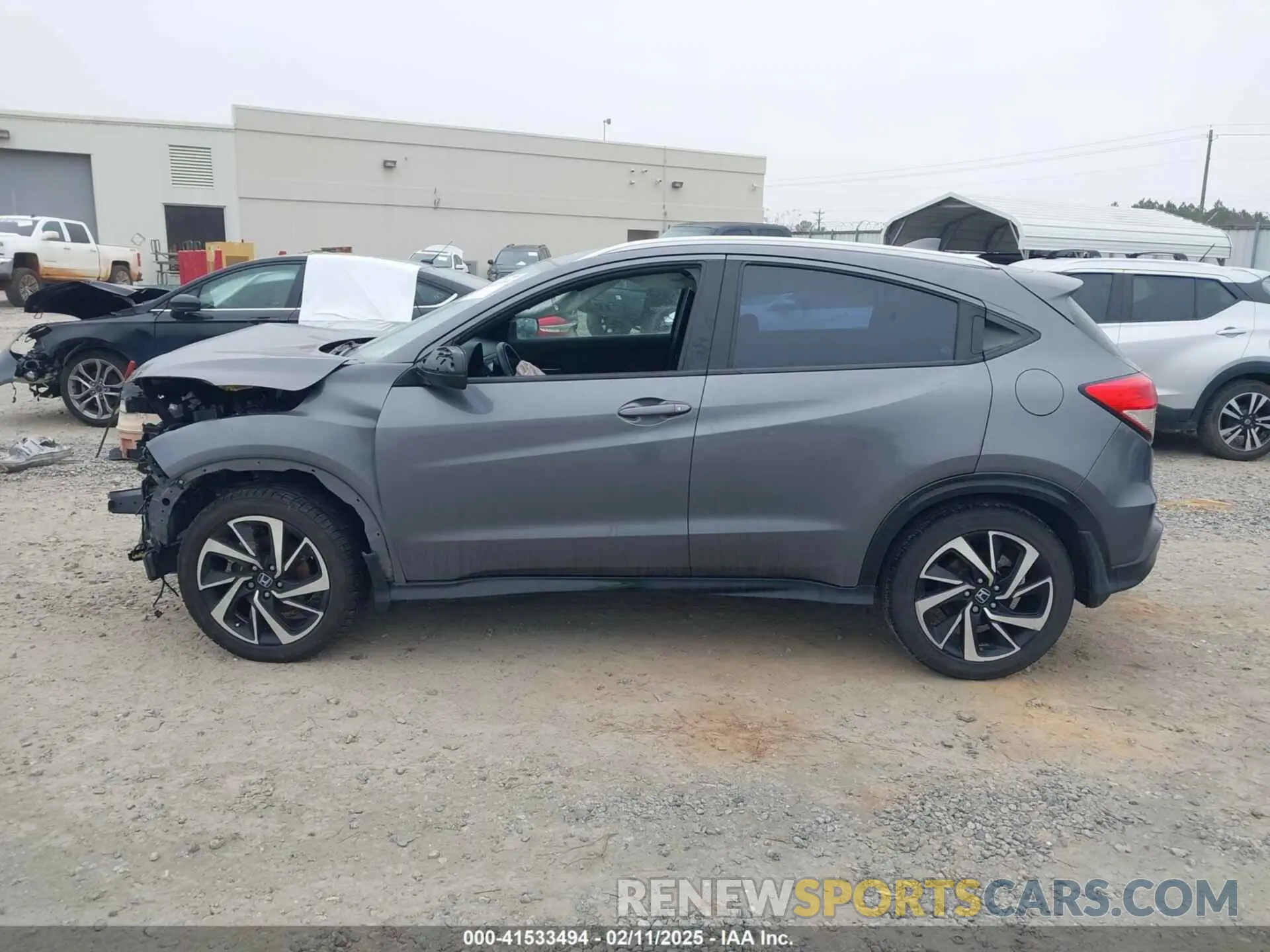 14 Photograph of a damaged car 3CZRU5H13KG709181 HONDA HR-V 2019