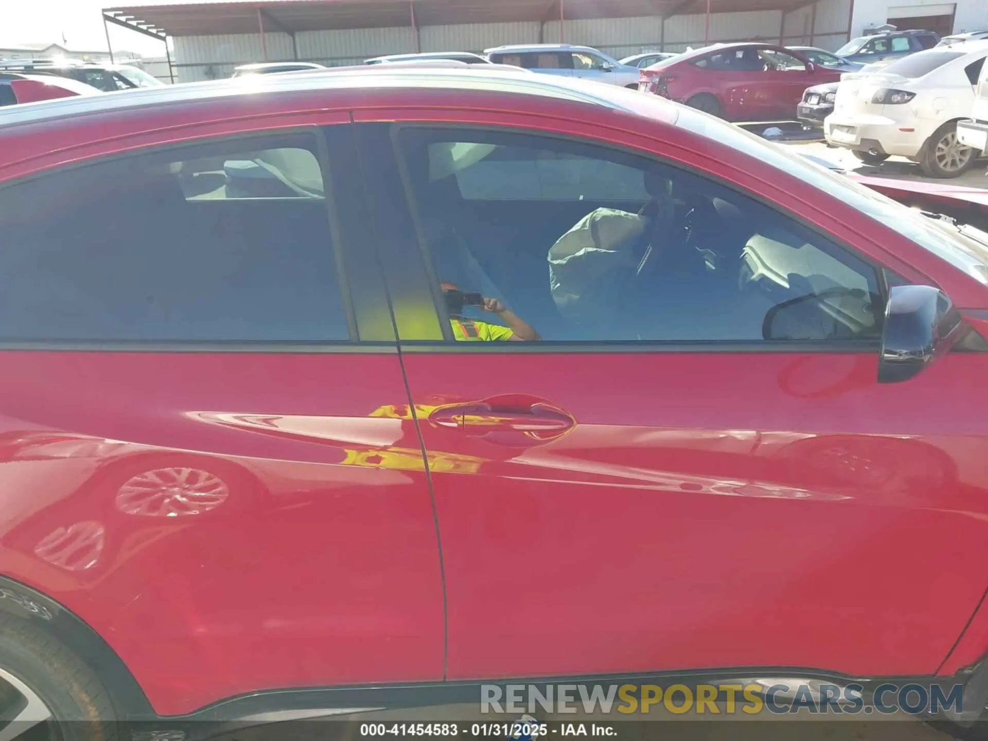 14 Photograph of a damaged car 3CZRU5H14KG706211 HONDA HR-V 2019