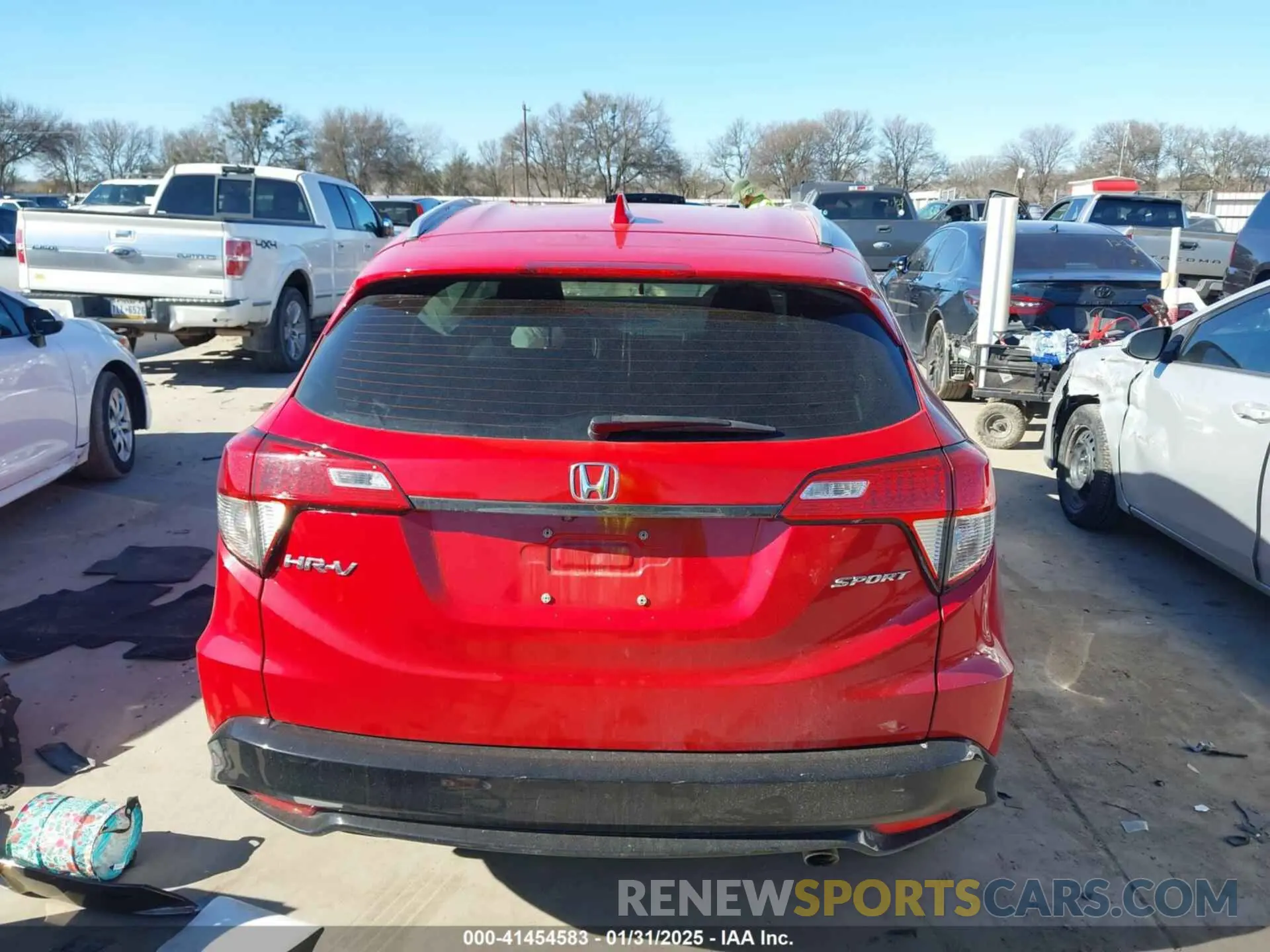 17 Photograph of a damaged car 3CZRU5H14KG706211 HONDA HR-V 2019