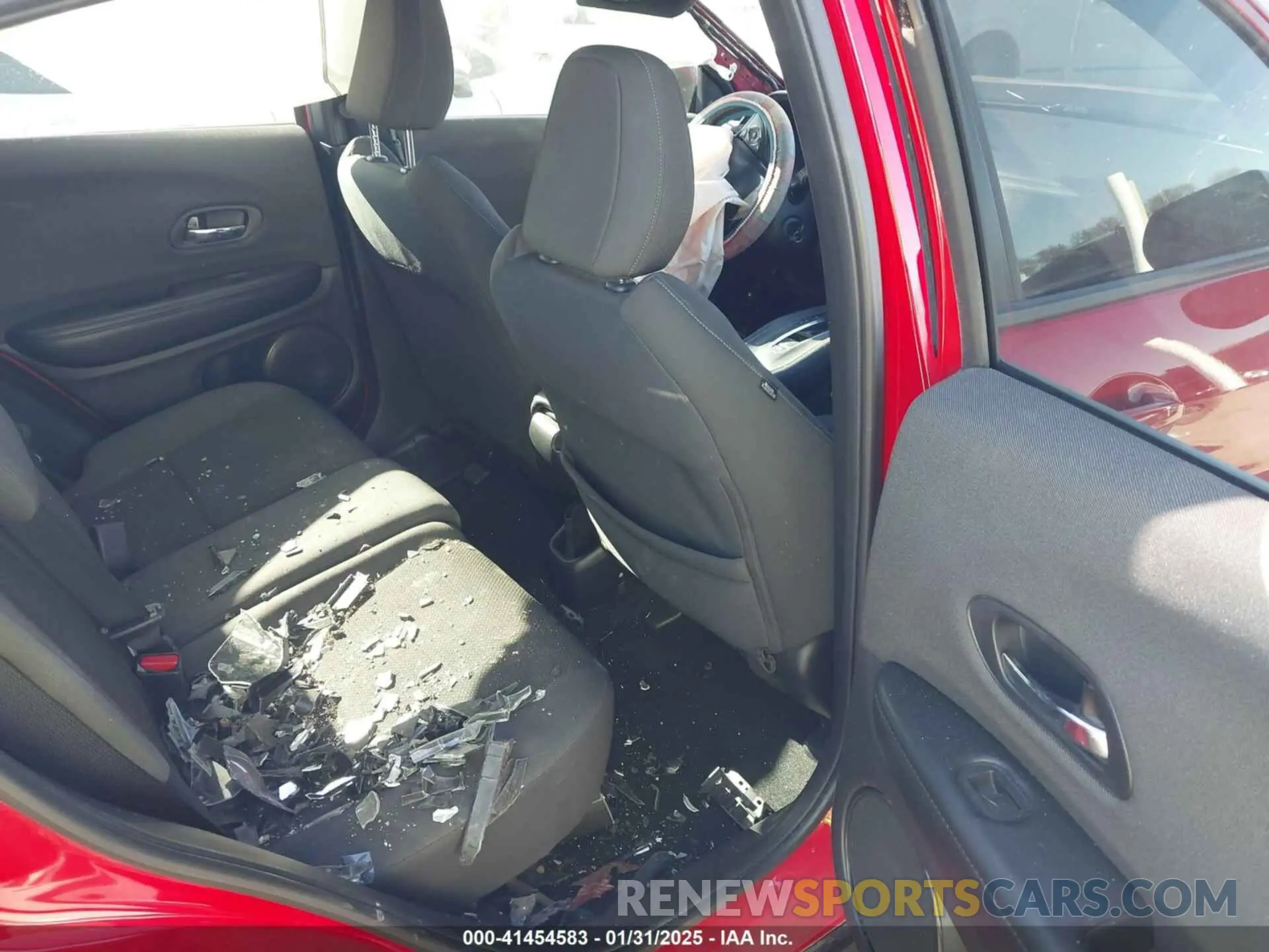 8 Photograph of a damaged car 3CZRU5H14KG706211 HONDA HR-V 2019