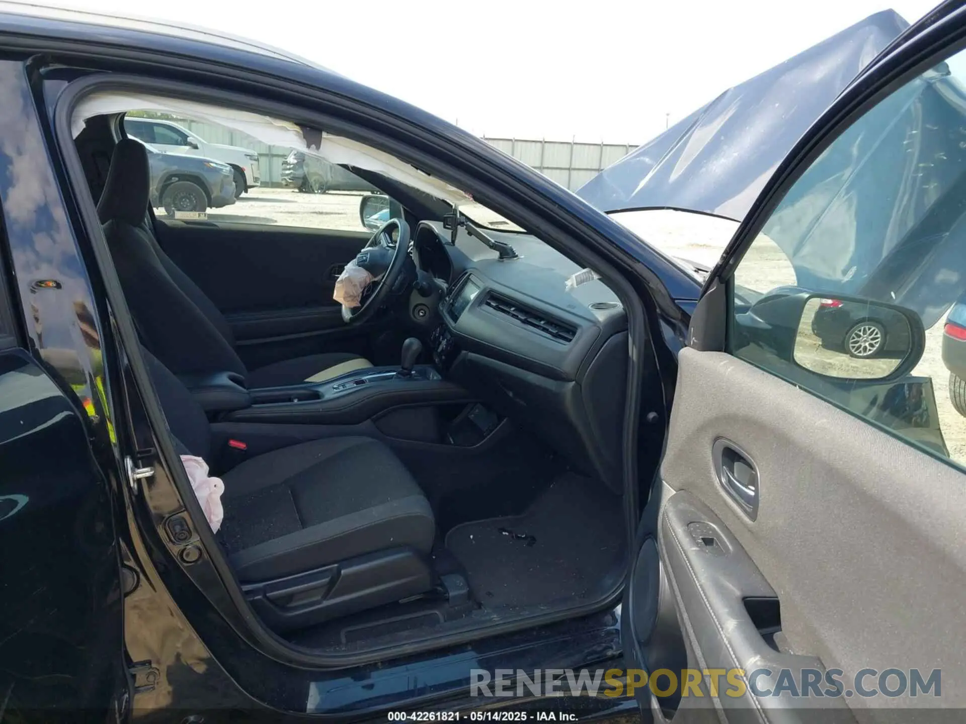 5 Photograph of a damaged car 3CZRU5H14KM723477 HONDA HR-V 2019