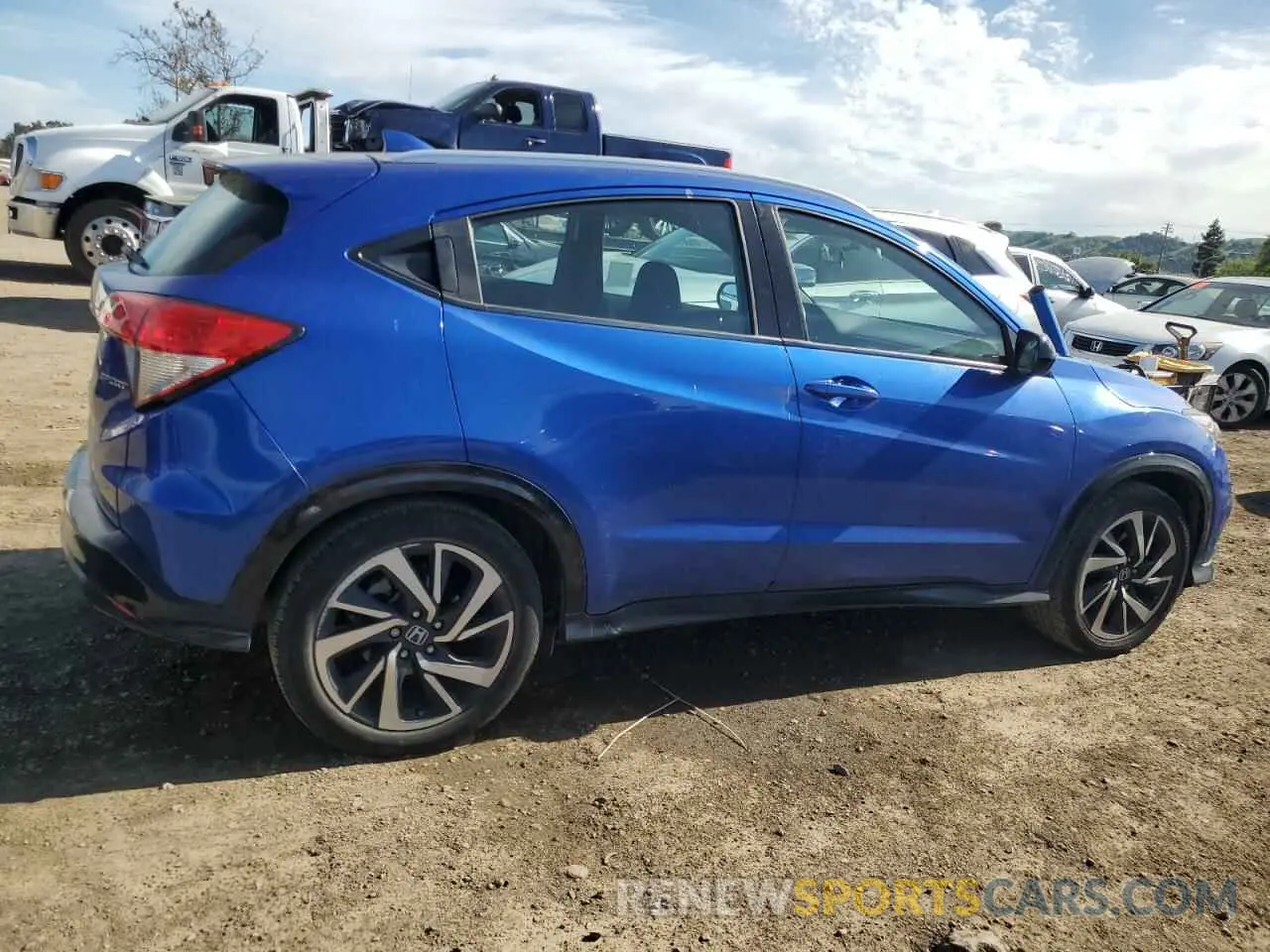 3 Photograph of a damaged car 3CZRU5H15KG701101 HONDA HR-V 2019