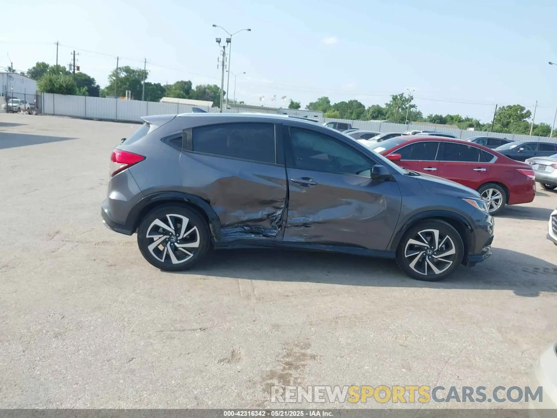 13 Photograph of a damaged car 3CZRU5H15KG705987 HONDA HR-V 2019