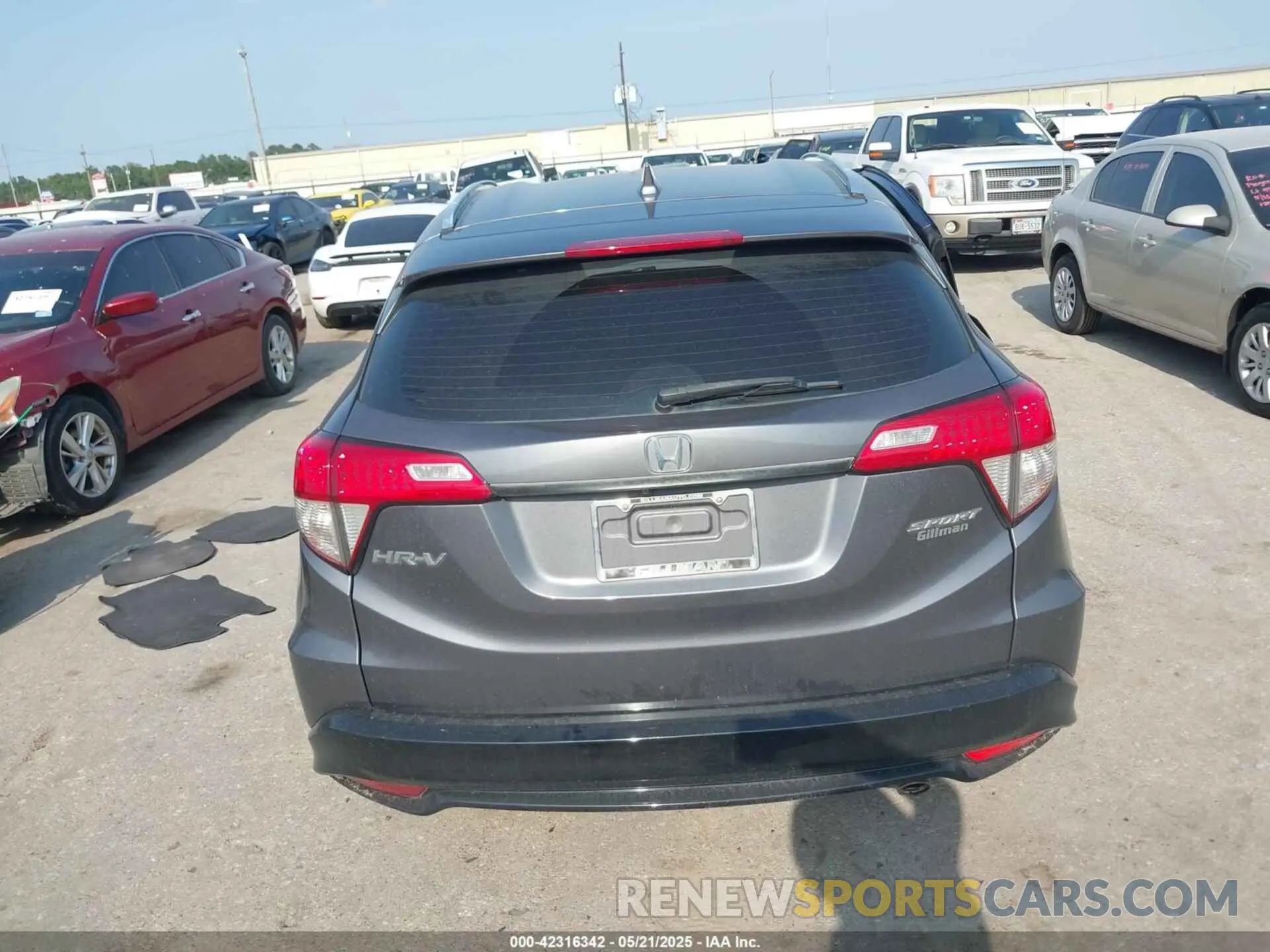 16 Photograph of a damaged car 3CZRU5H15KG705987 HONDA HR-V 2019