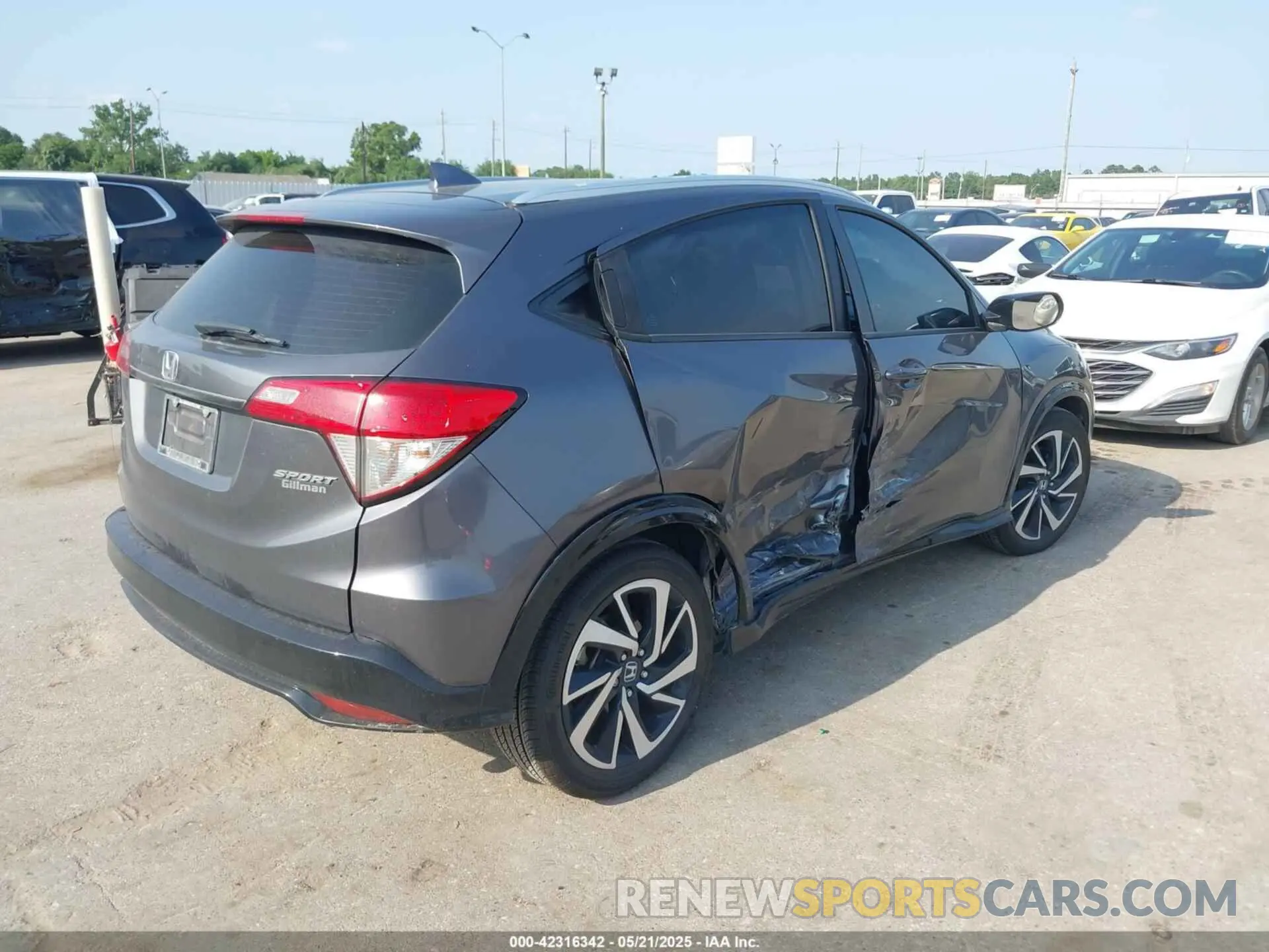 4 Photograph of a damaged car 3CZRU5H15KG705987 HONDA HR-V 2019