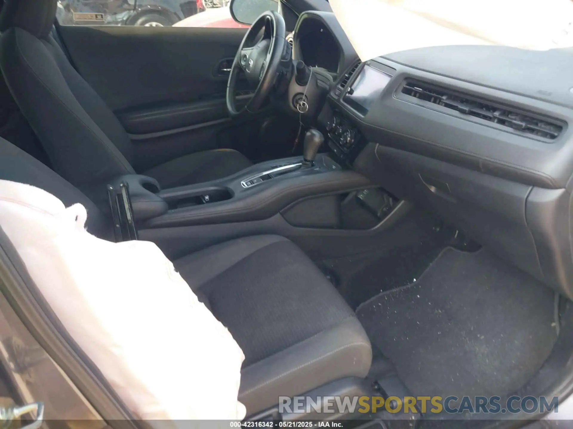 5 Photograph of a damaged car 3CZRU5H15KG705987 HONDA HR-V 2019