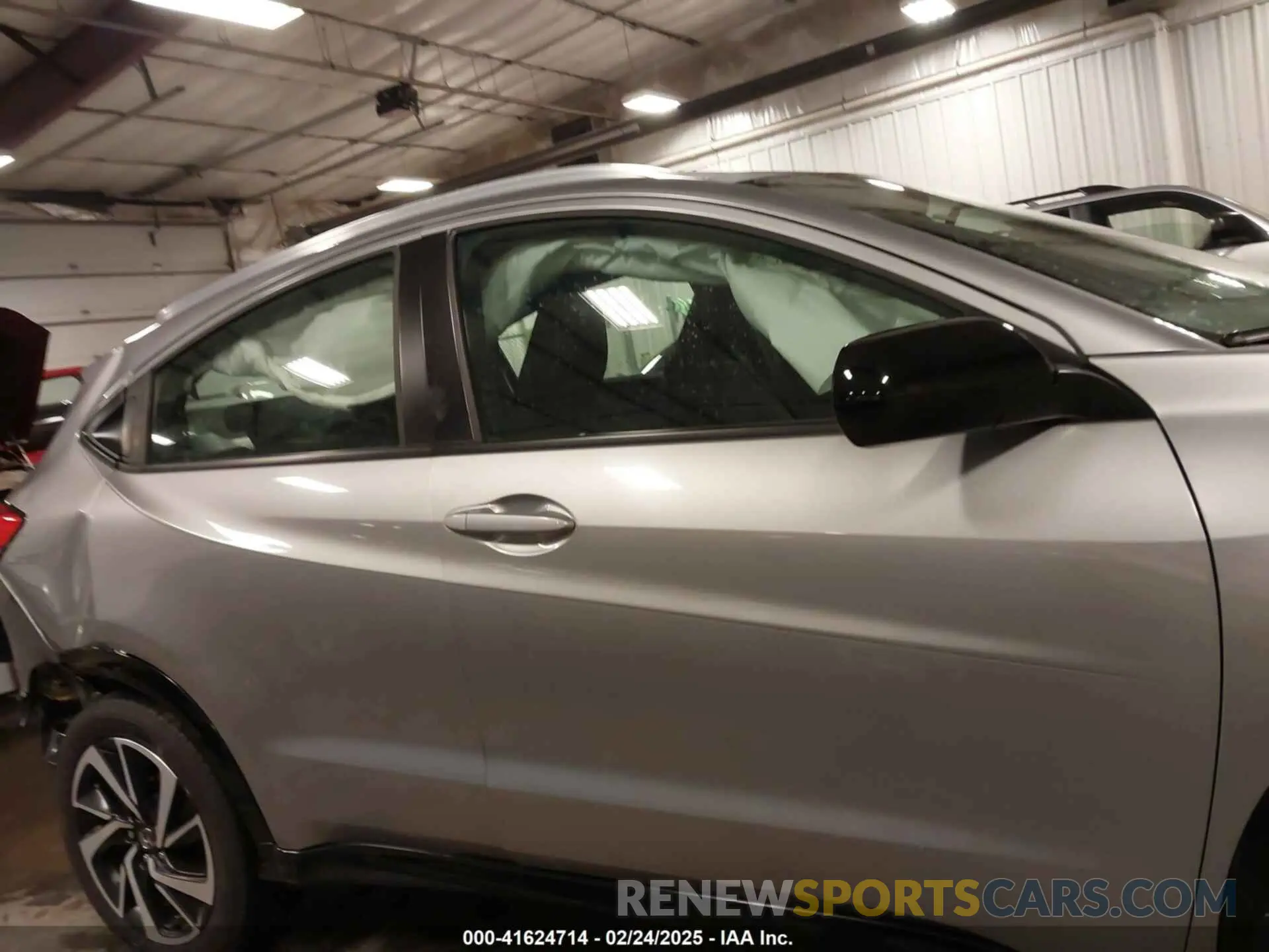 13 Photograph of a damaged car 3CZRU5H15KG707576 HONDA HR-V 2019