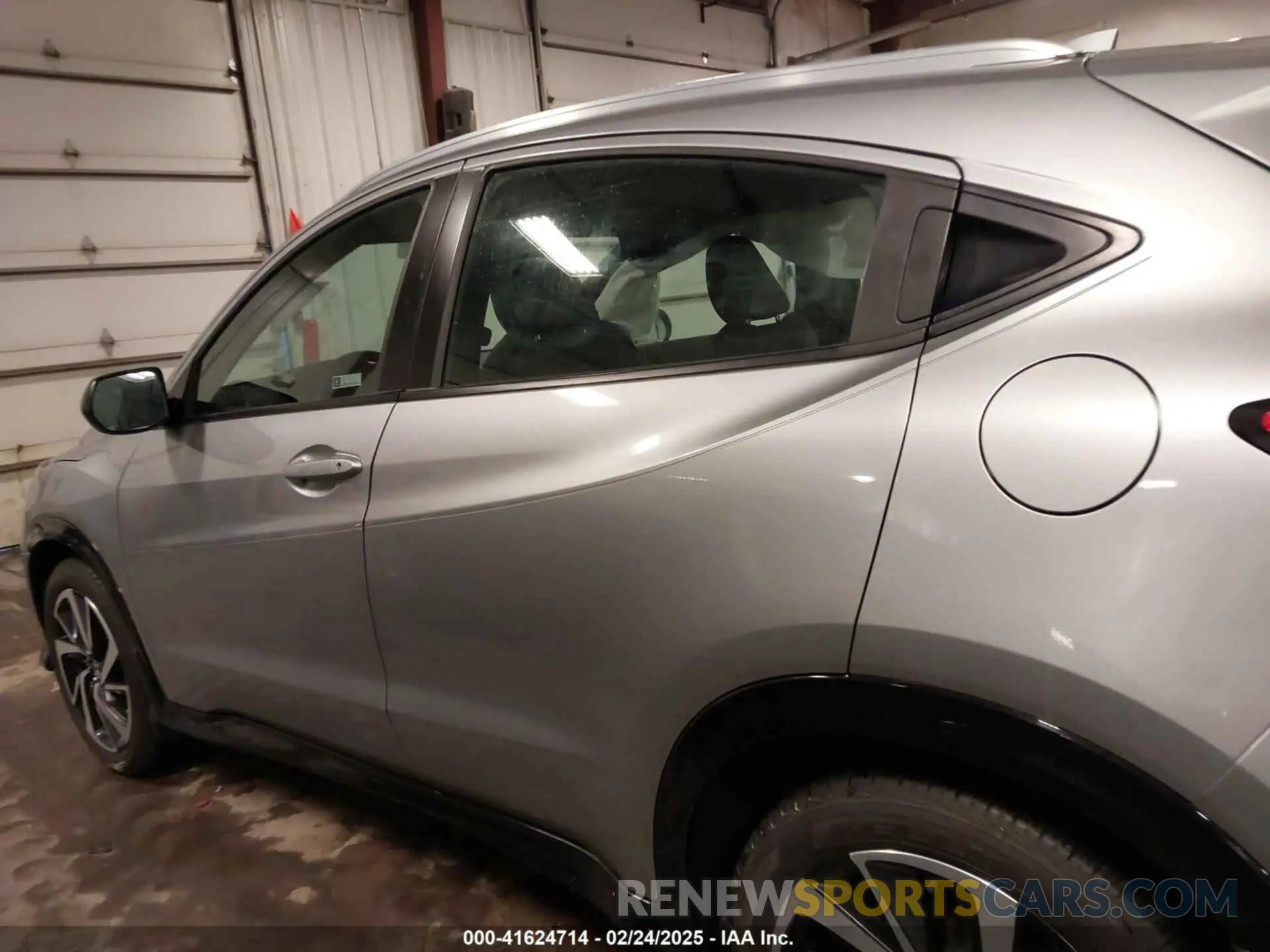 14 Photograph of a damaged car 3CZRU5H15KG707576 HONDA HR-V 2019